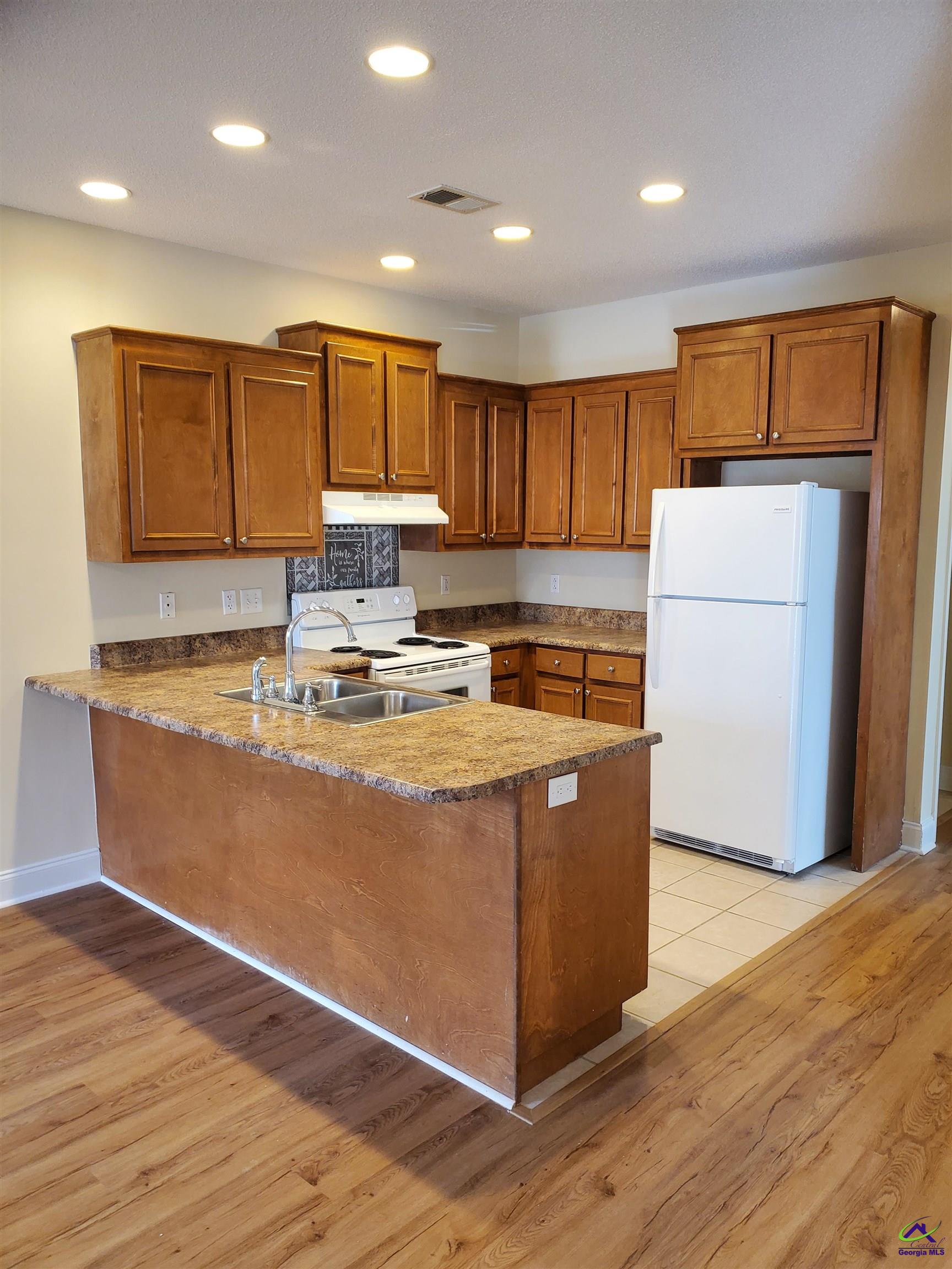 502 Club Villa Court #2