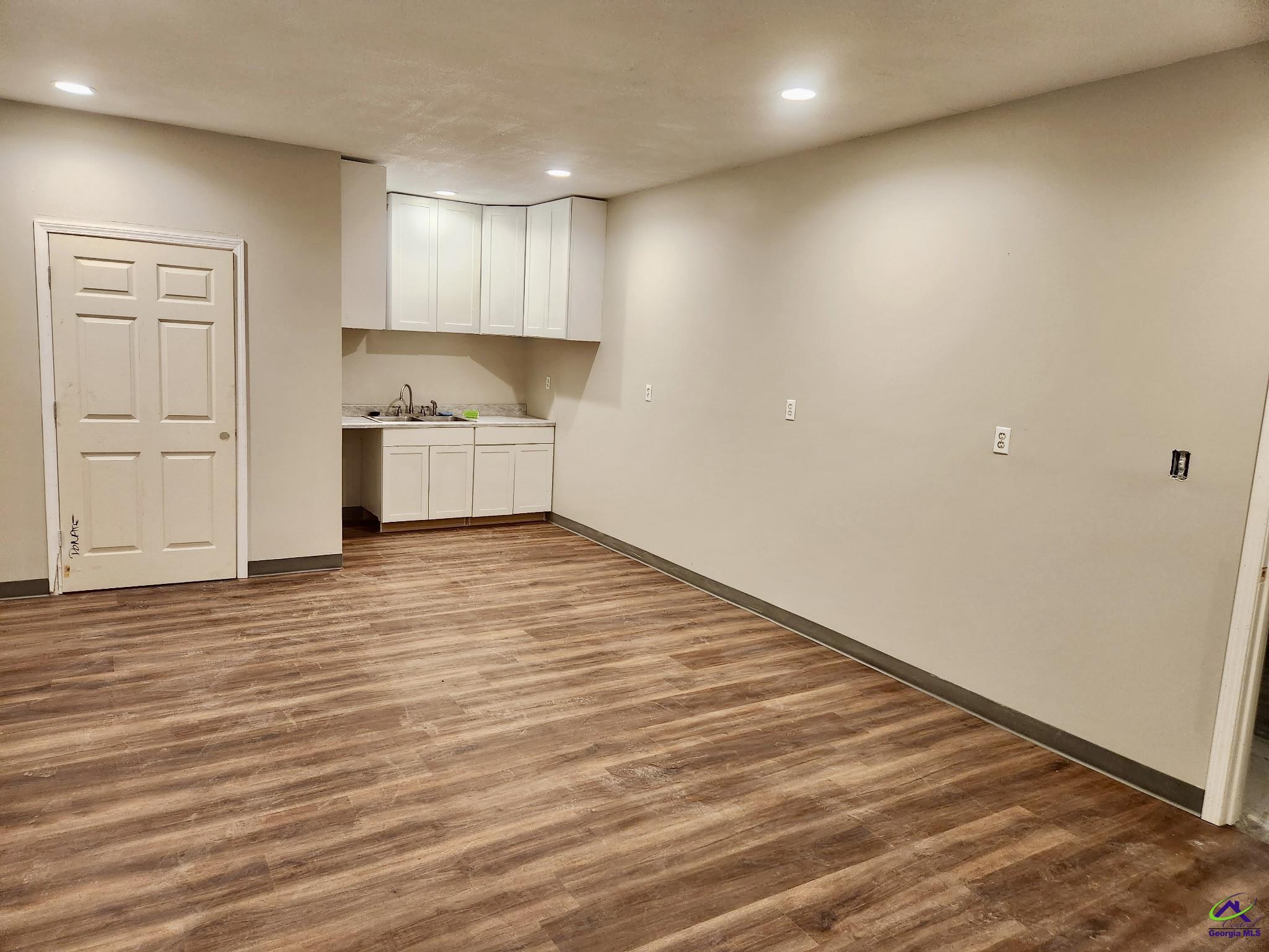 392 Carl Vinson Parkway