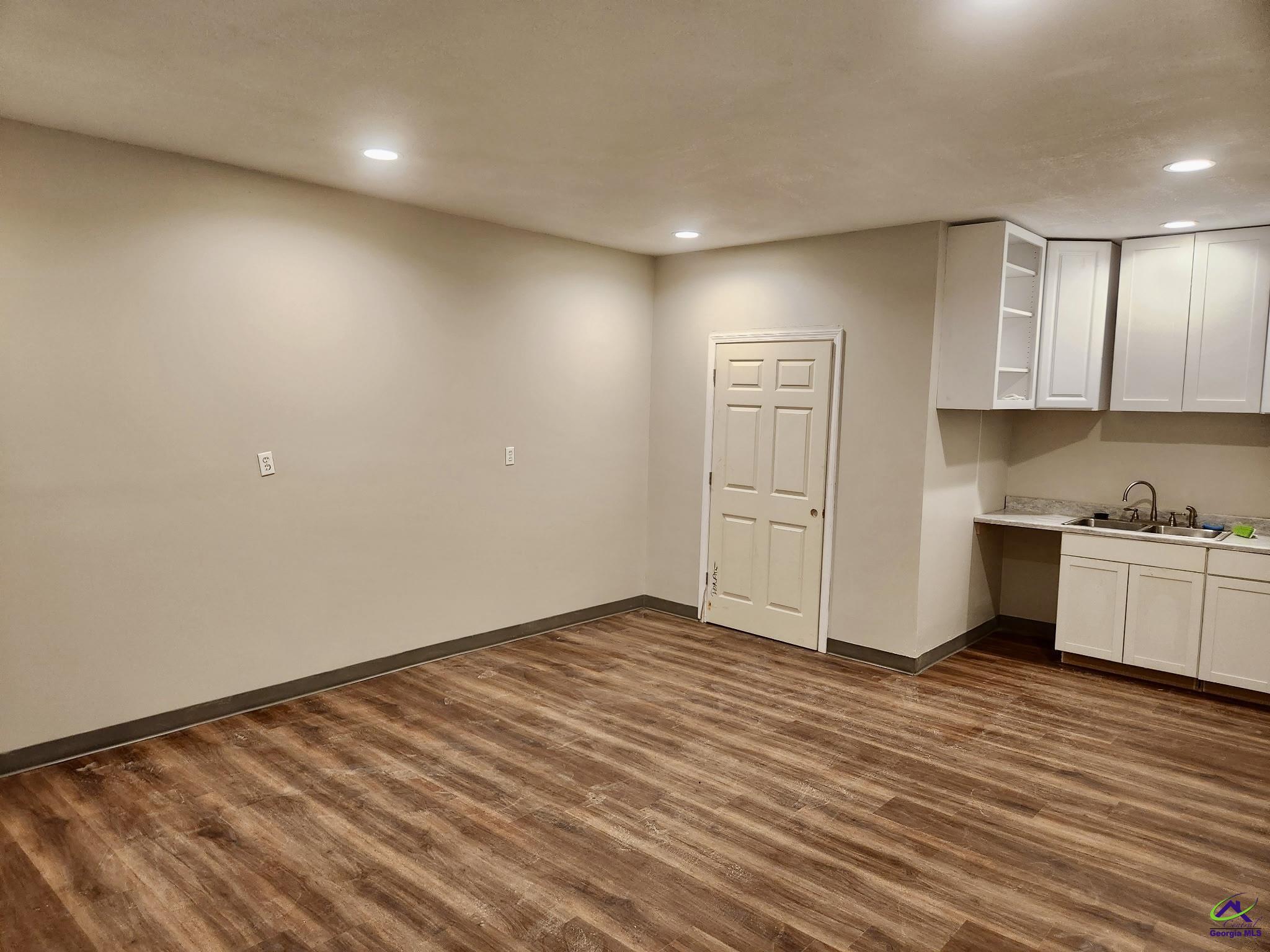 392 Carl Vinson Parkway