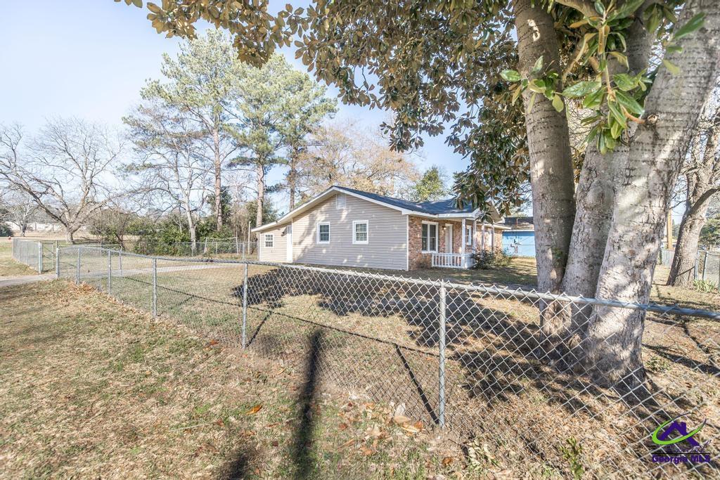 206 Chuck Circle