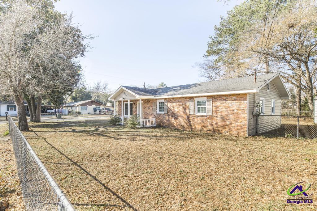 206 Chuck Circle