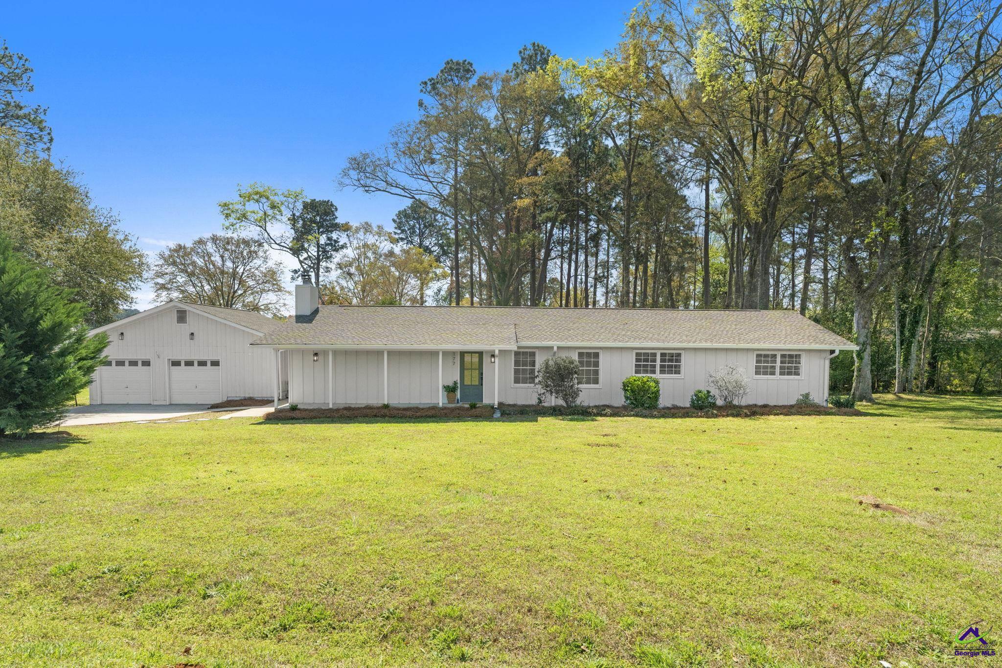 177 NE Lakeshore Circle