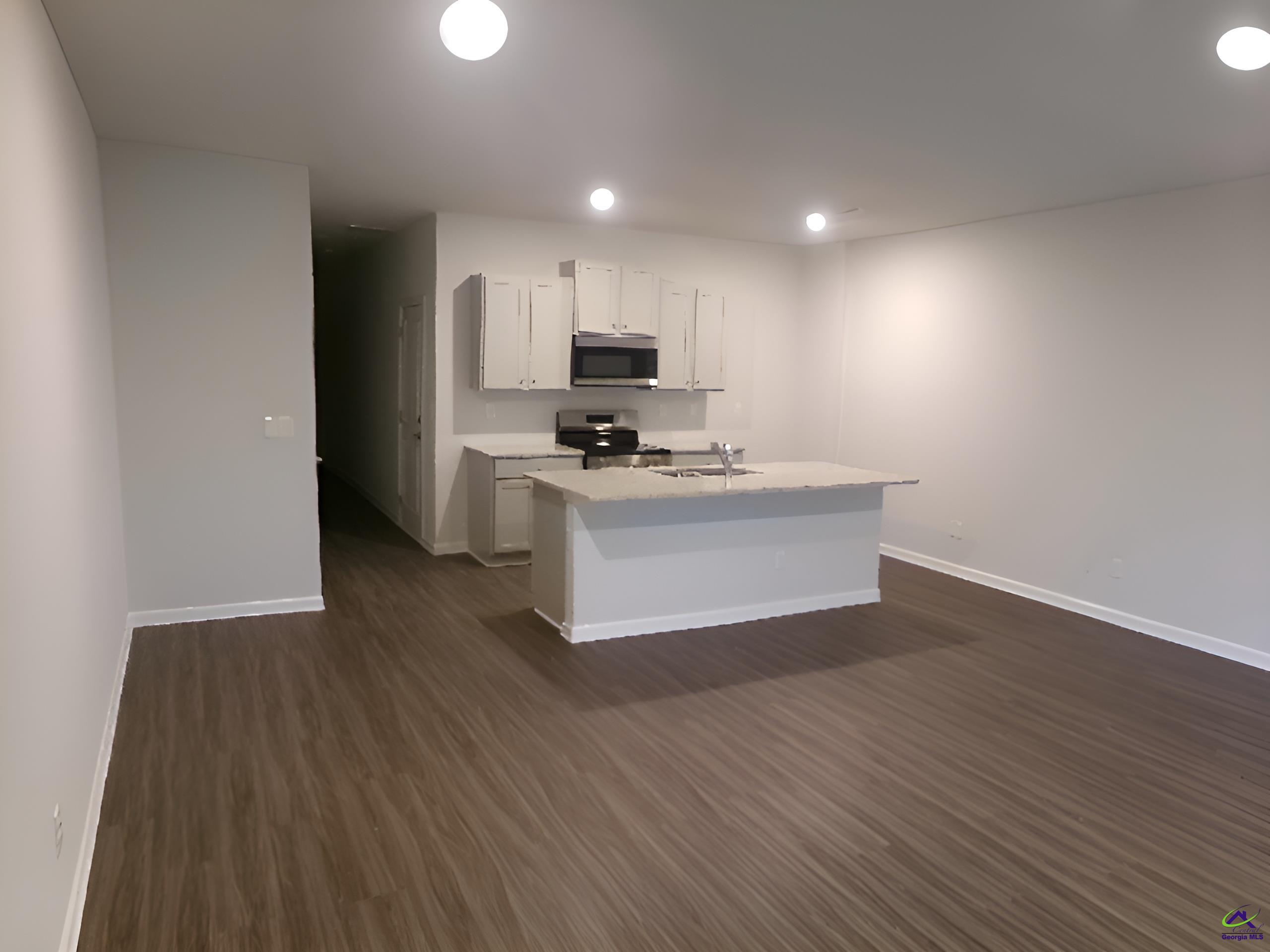 318 NW Oakwood Drive