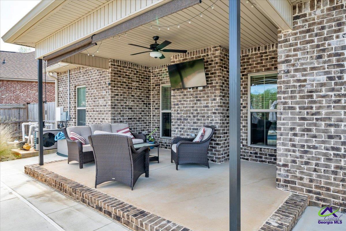 424 Rustic Live Oak Trail