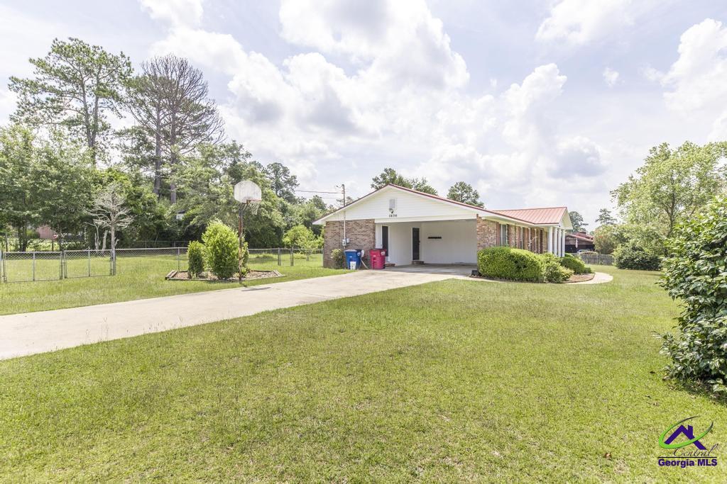 5606 Esther Place