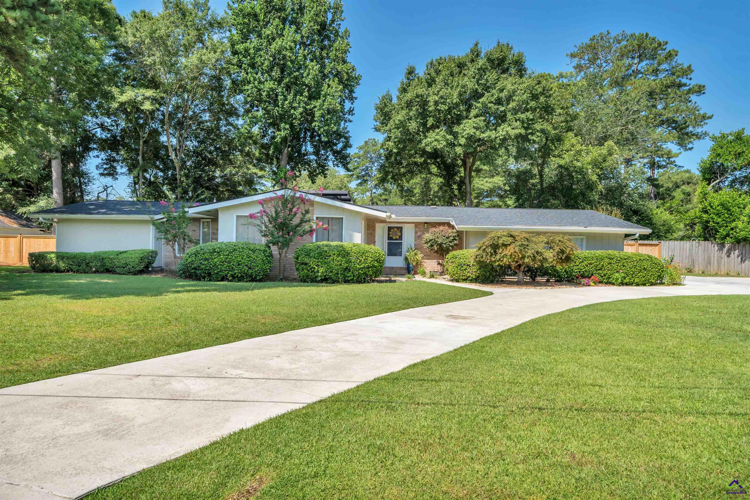 1015 Country Club Road