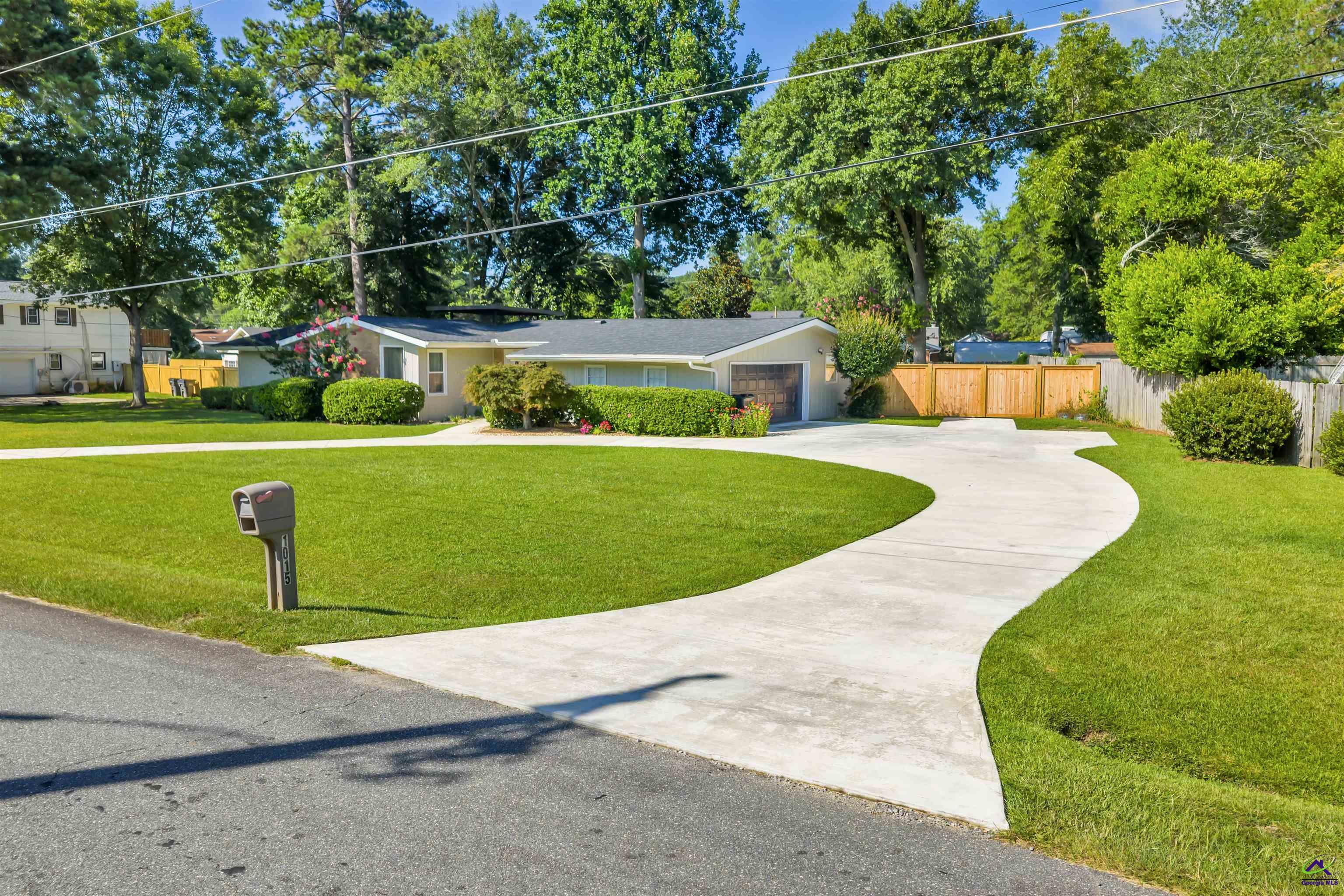 1015 Country Club Road
