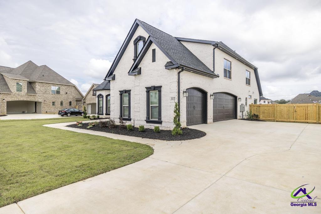 315 Willowbrook Lane