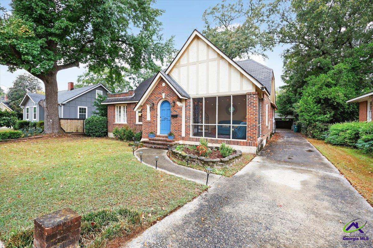 224 Roycrest Drive