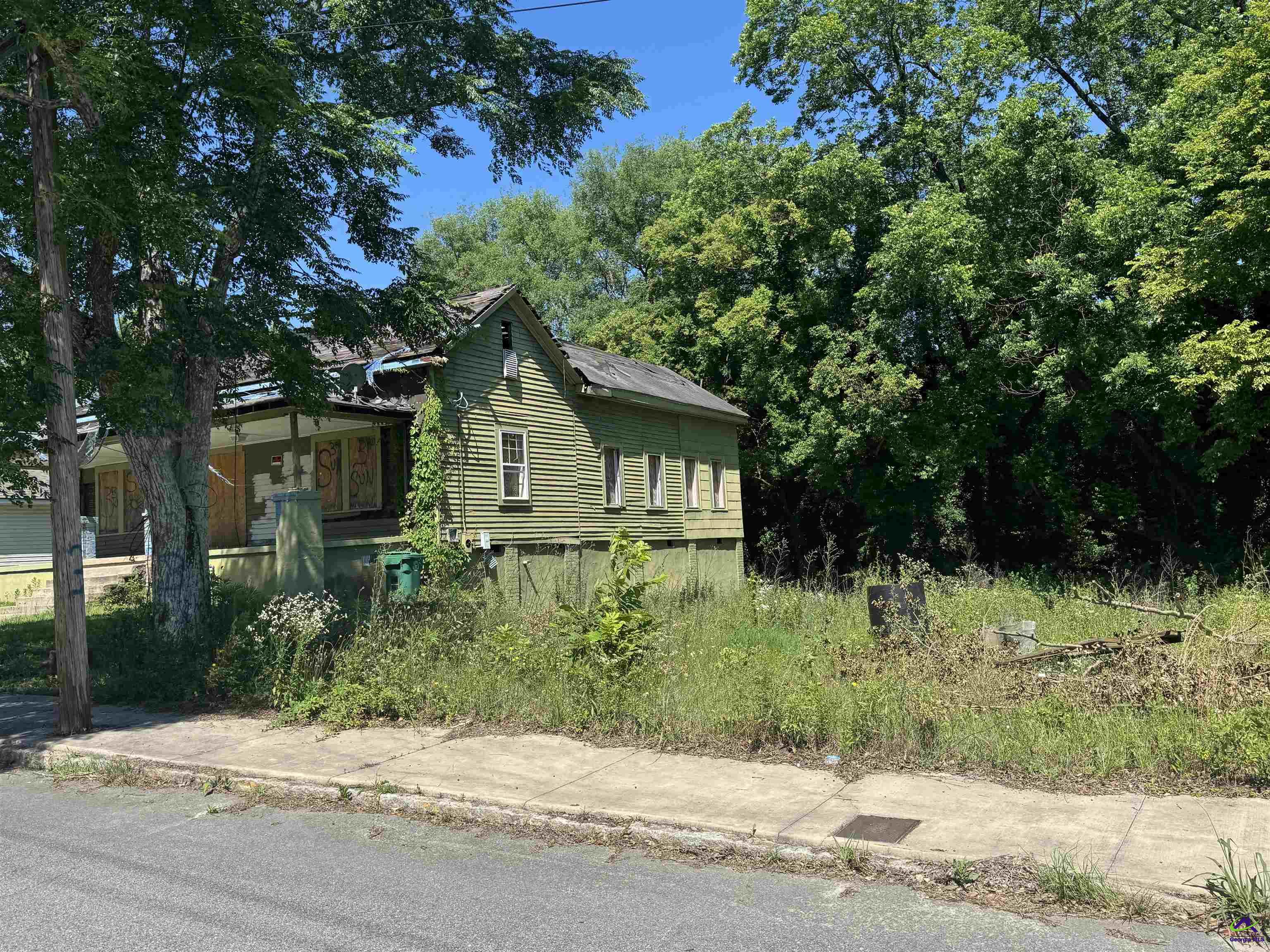1425 3rd Street