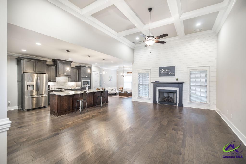 216 Rustic Live Oak Trail