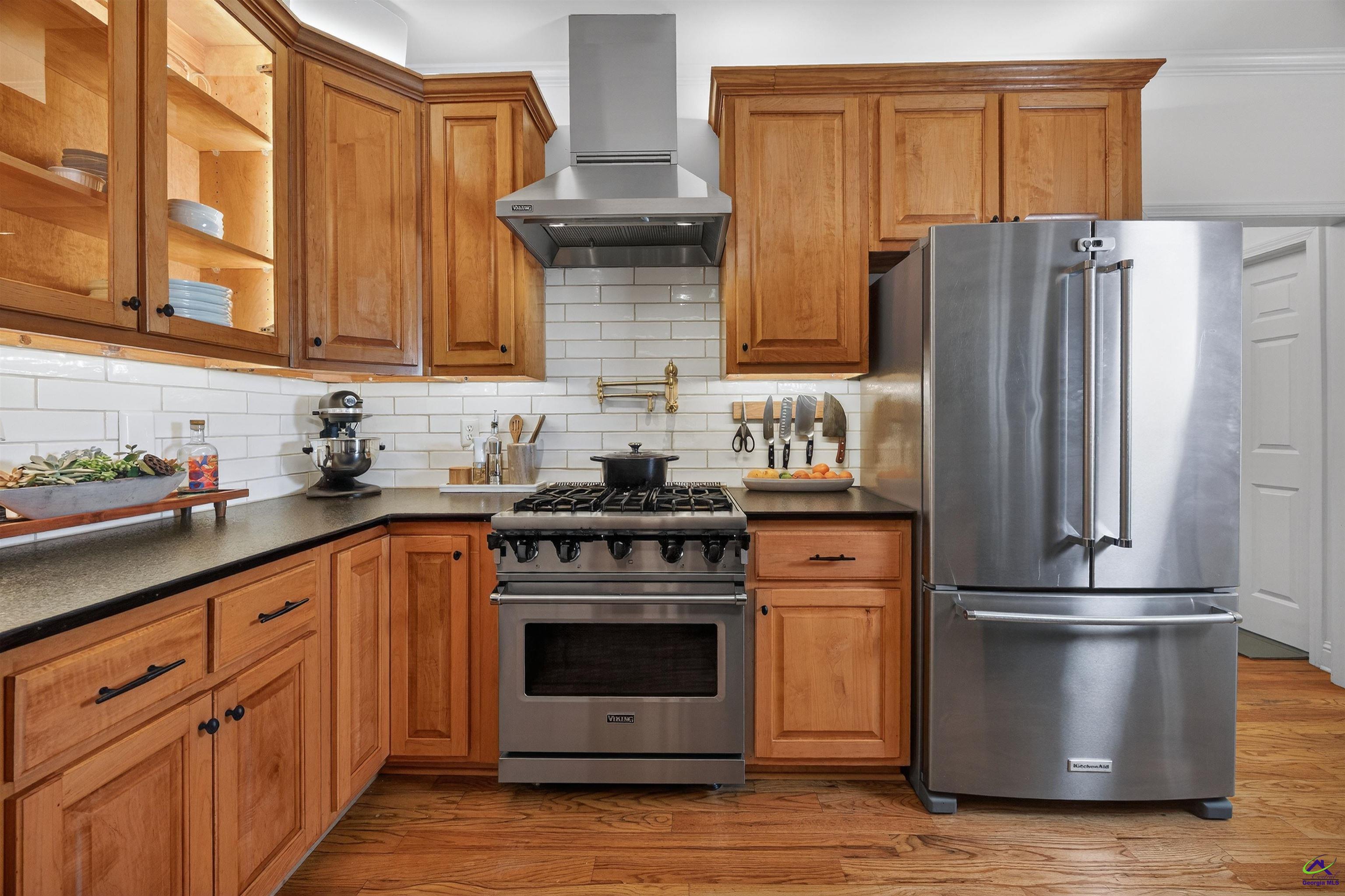 916 Huntcliffe Drive