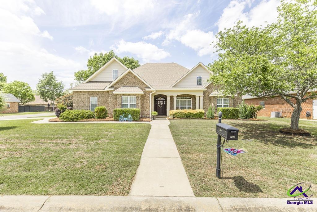 220 Norfolk Circle