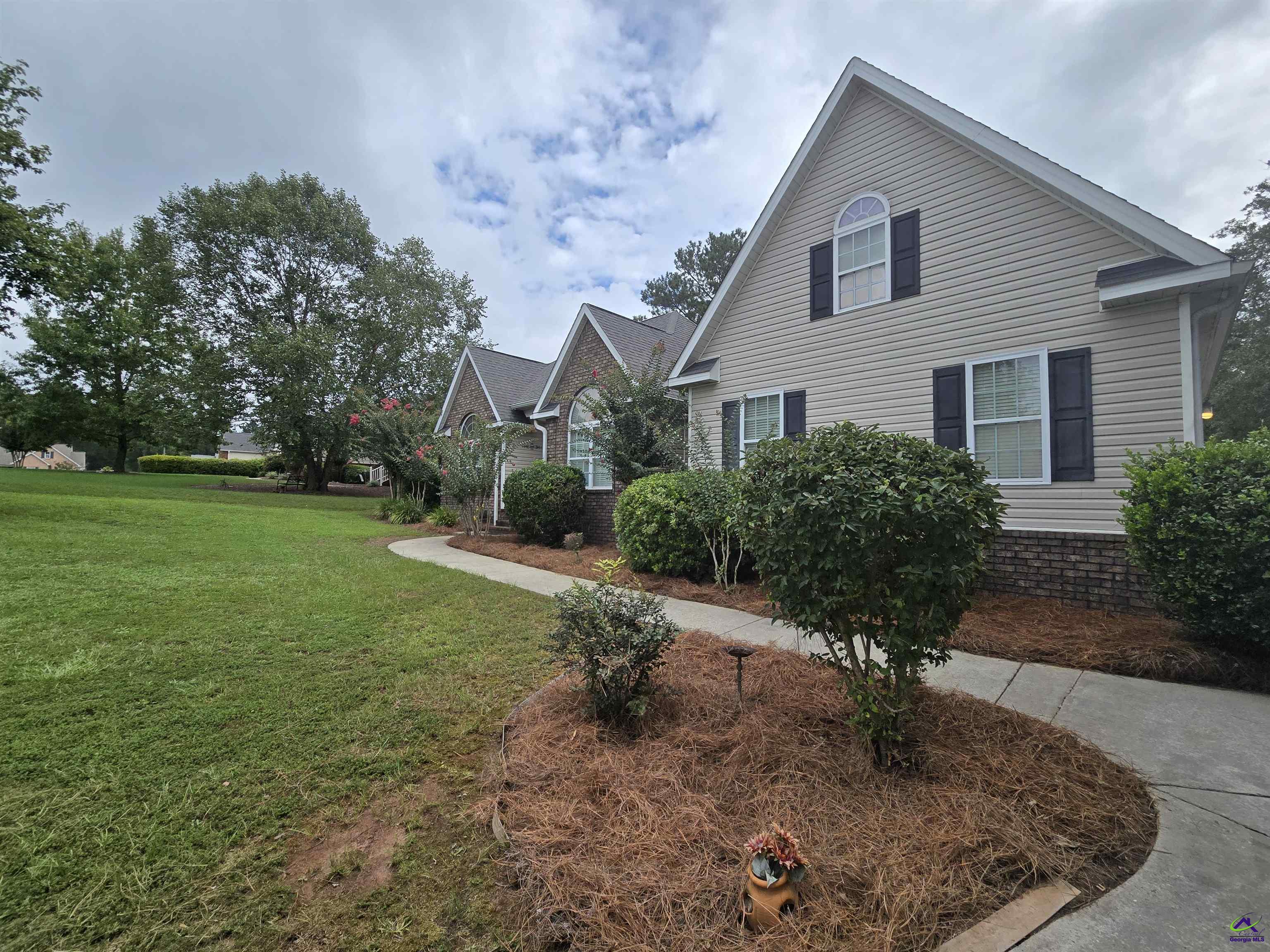 406 Dakota Trail