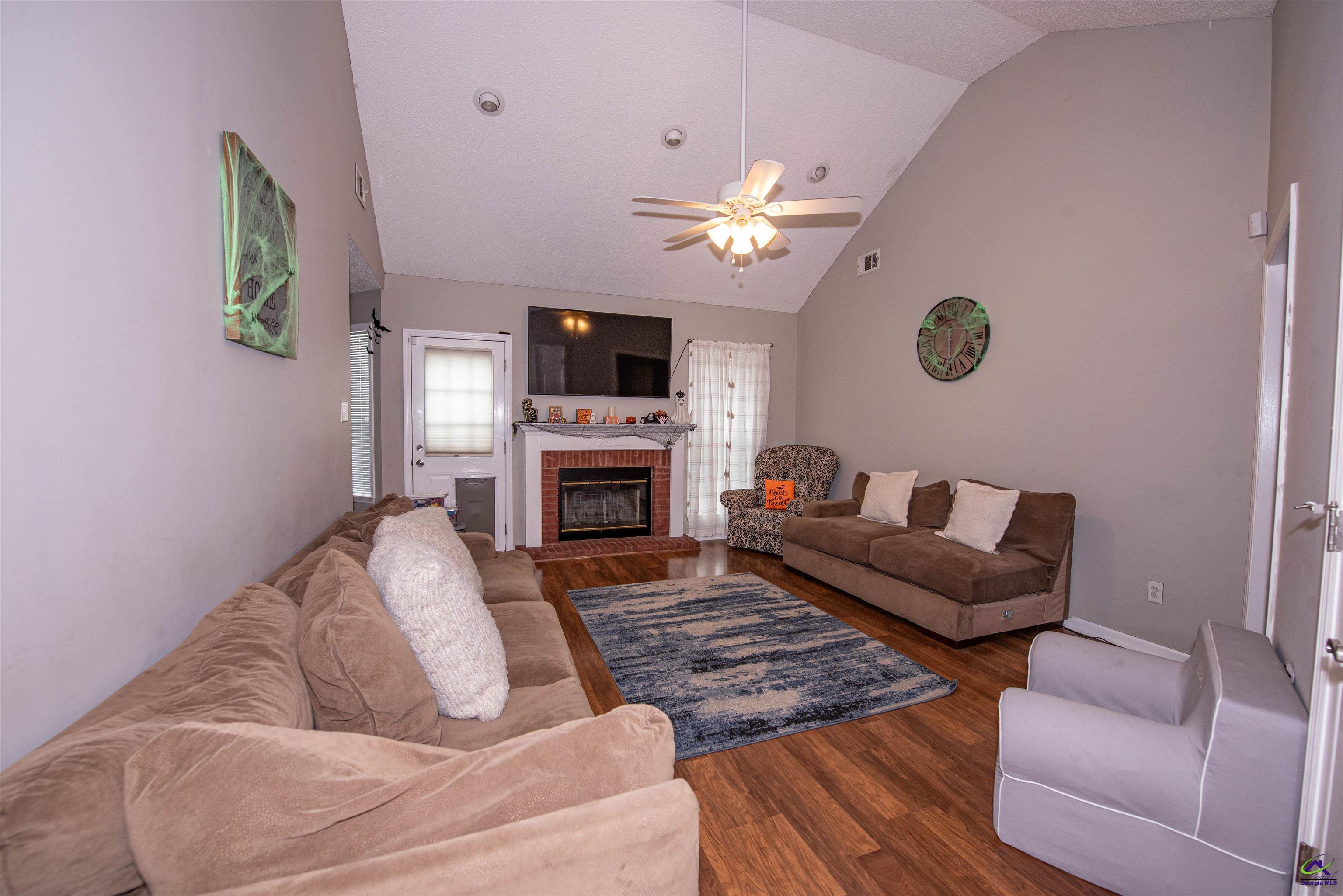 111 Oakridge Drive
