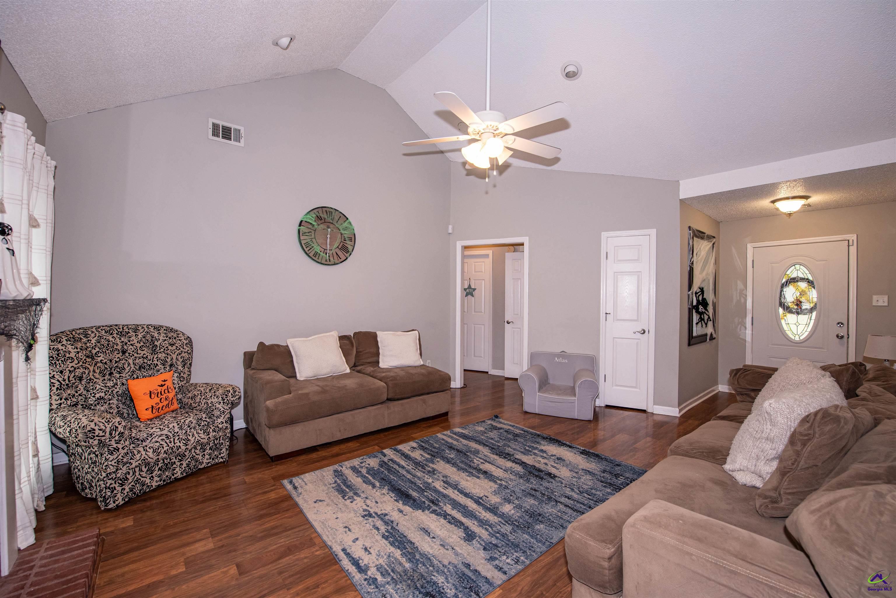 111 Oakridge Drive