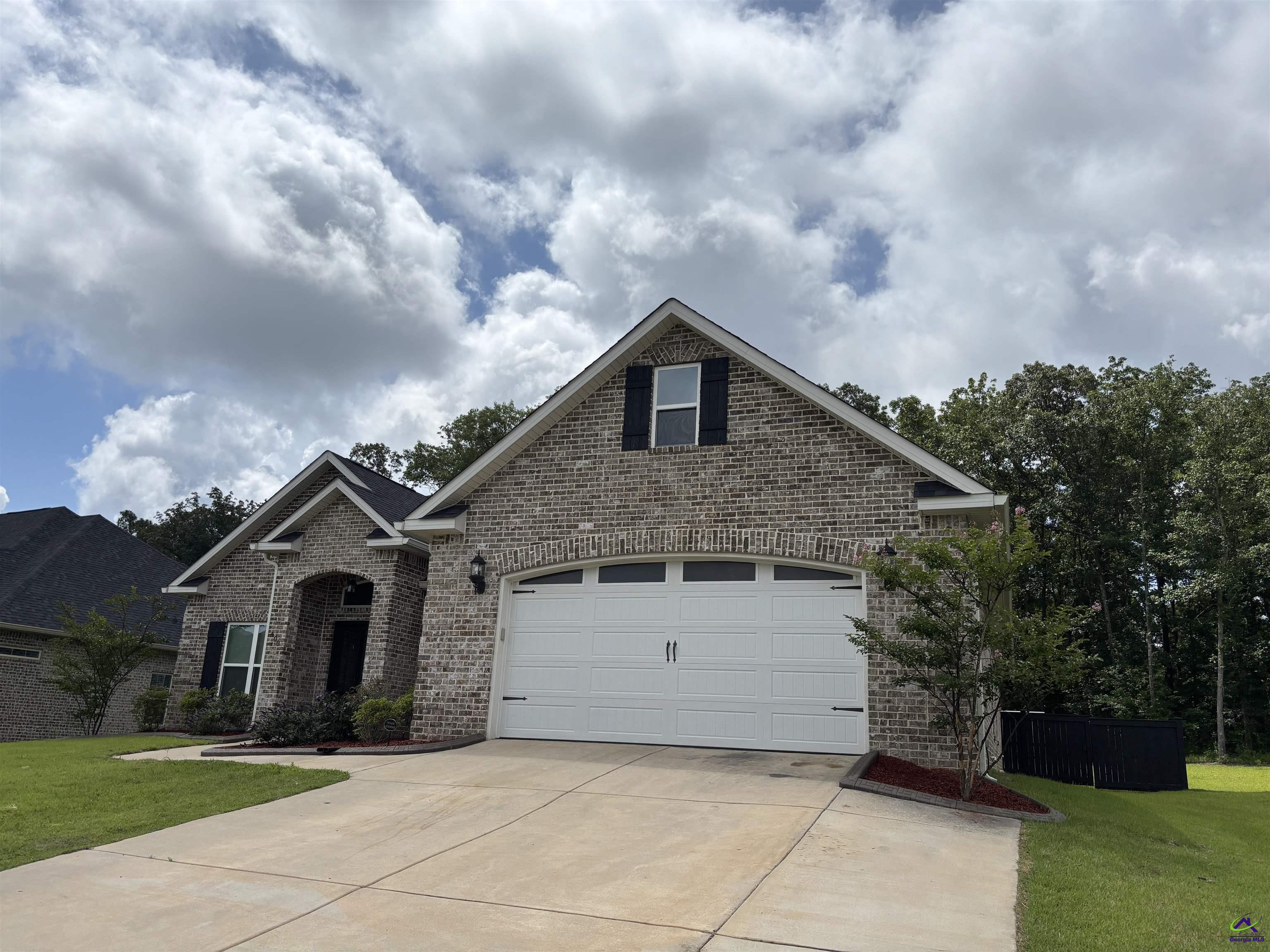 400 Rustic Live Oak Trail