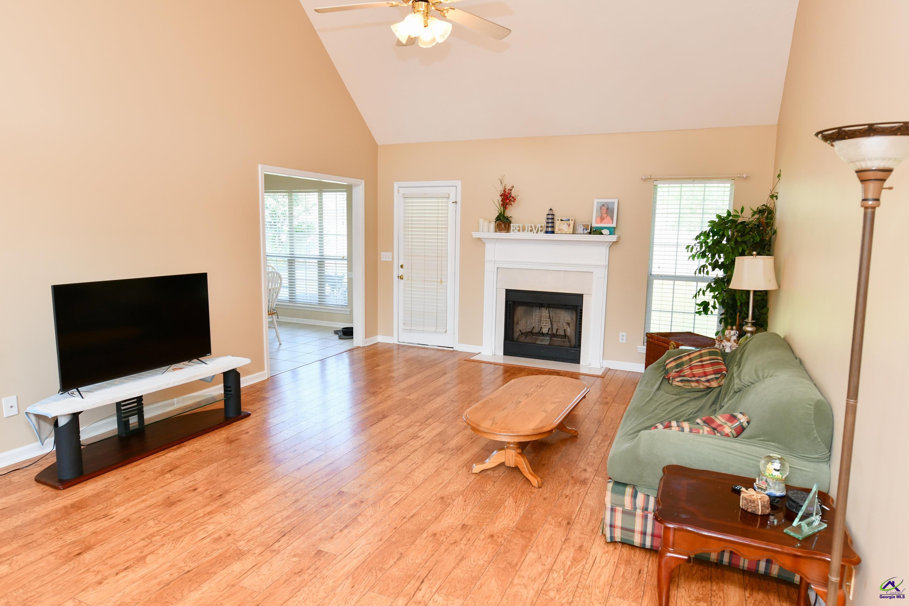 102 Mallard Pointe