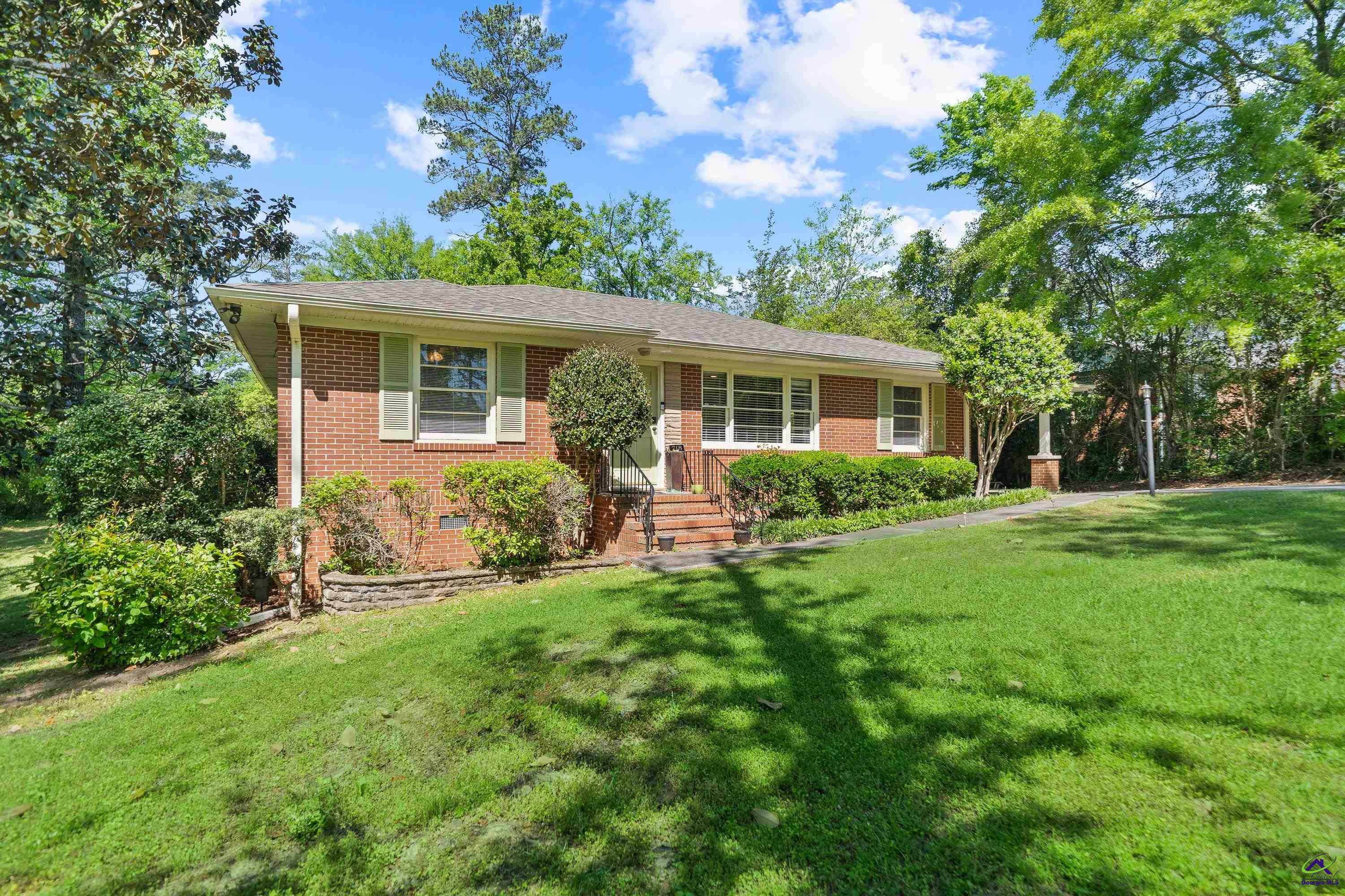 718 Dogwood Circle