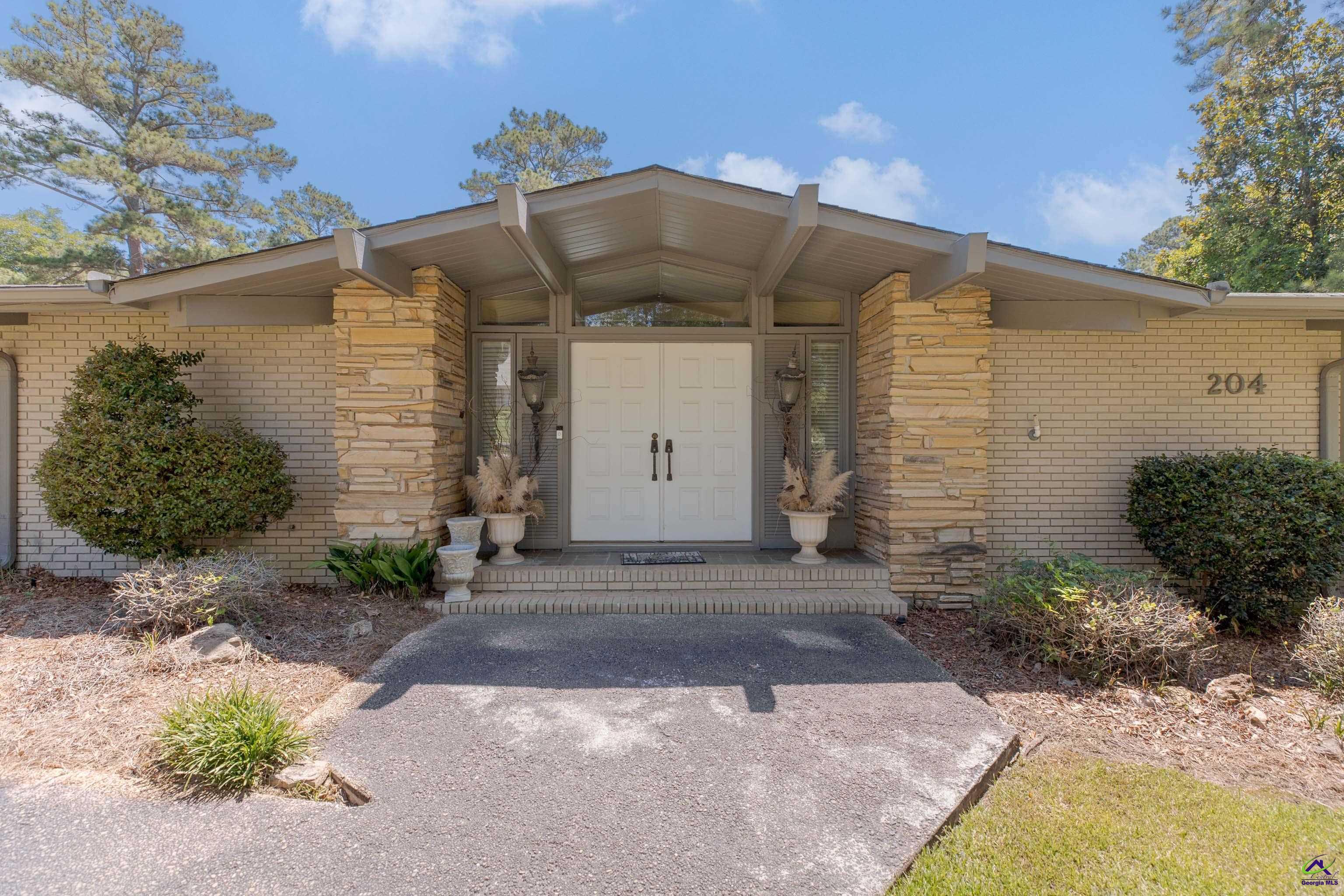 204 Deerwood Circle