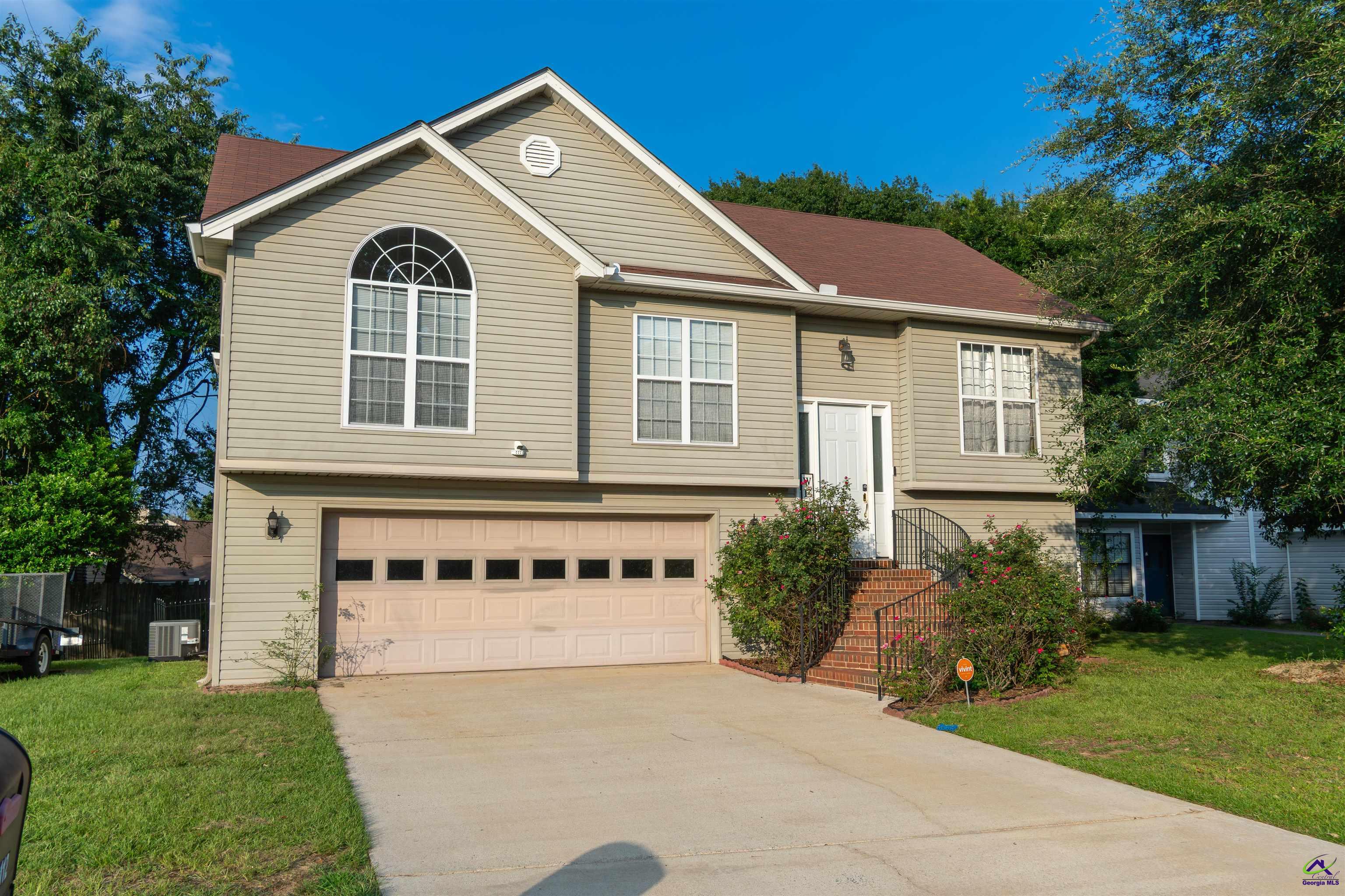 112 E PEBBLEBROOK