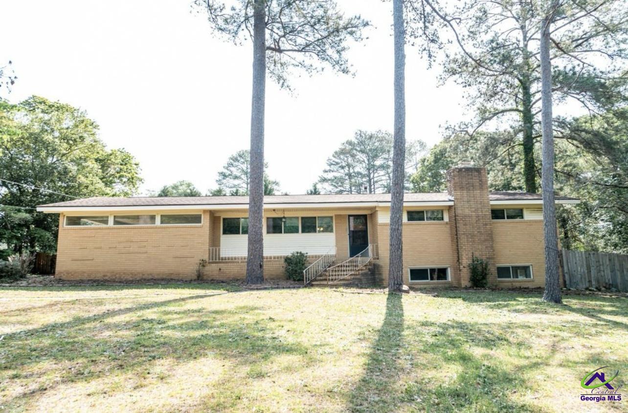 216 Deerwood Circle