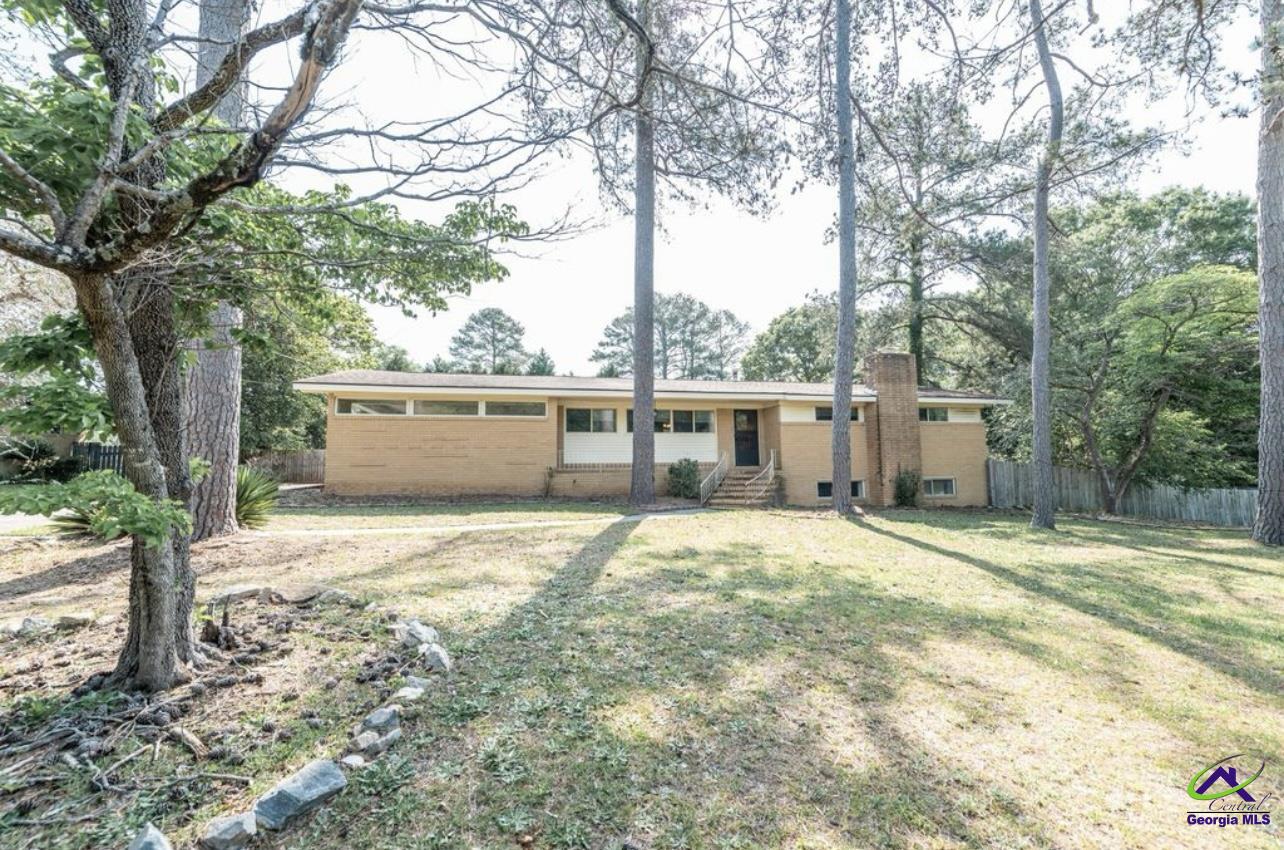 216 Deerwood Circle