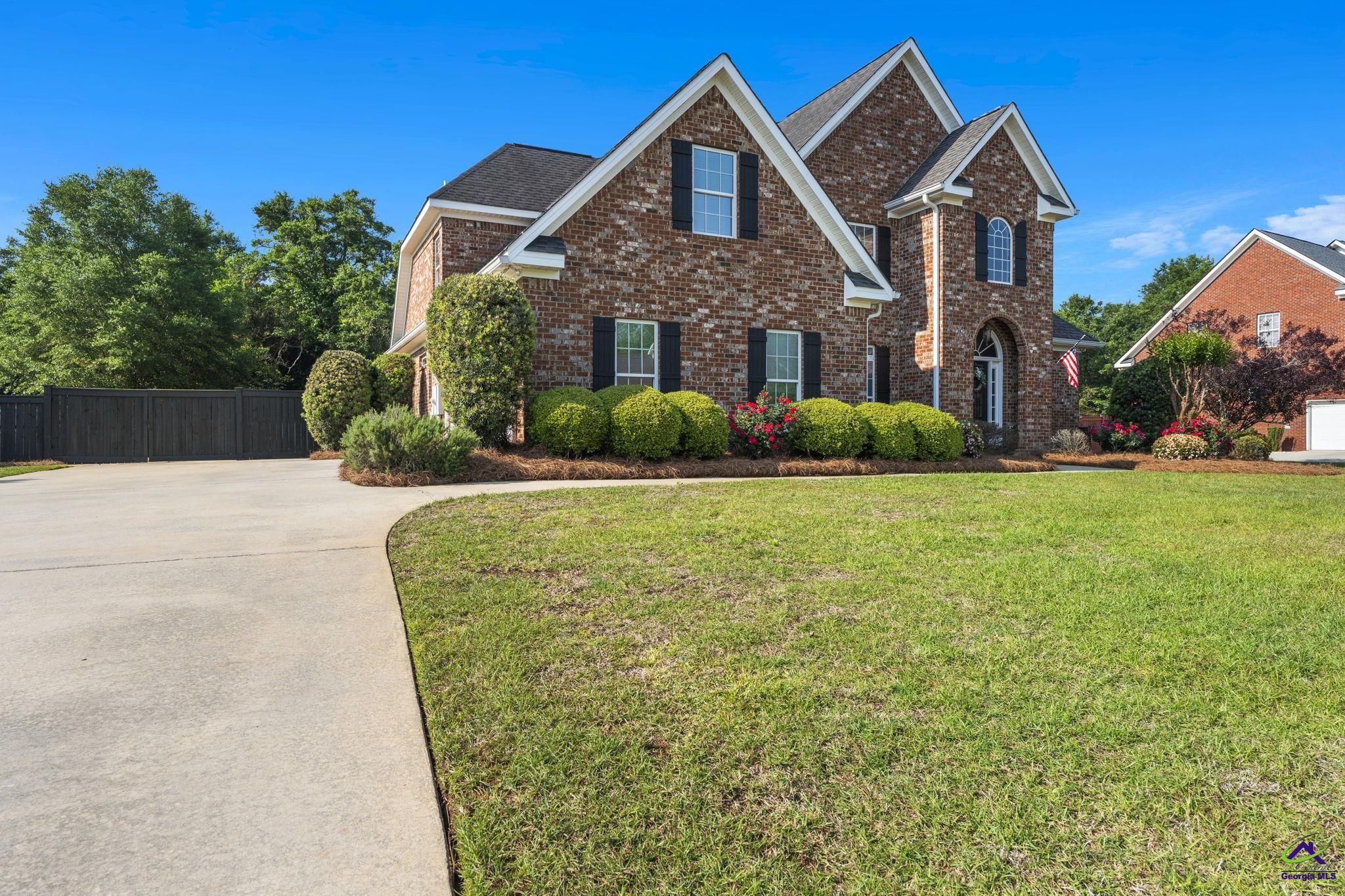 106 Vinings Place Drive