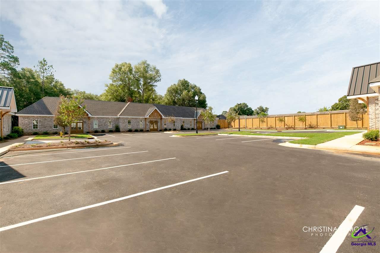 402 General Courtney Hodges Boulevard