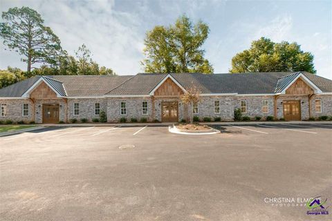 402 General Courtney Hodges Boulevard Perry GA 31069