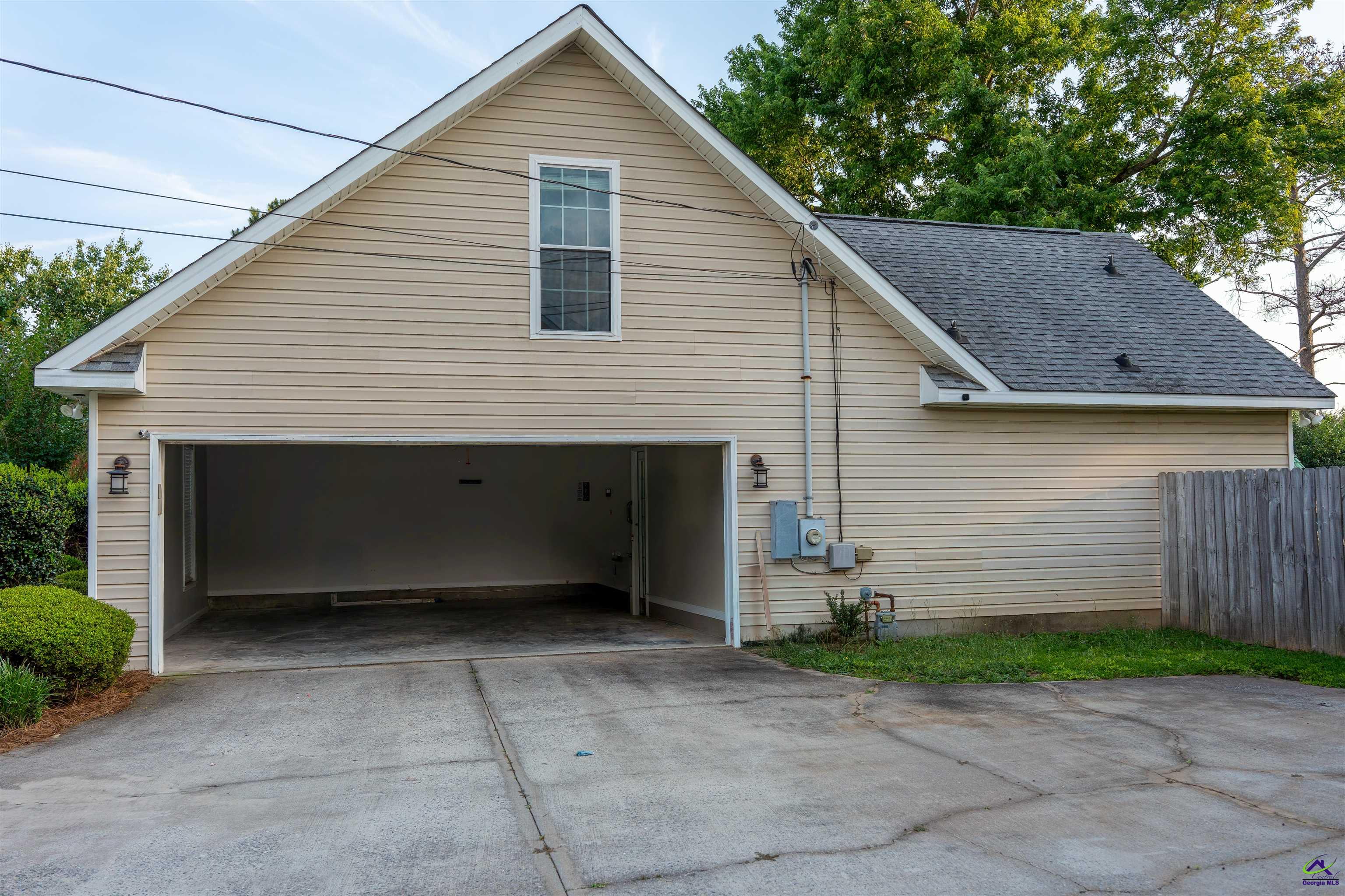 121 Ellis Way
