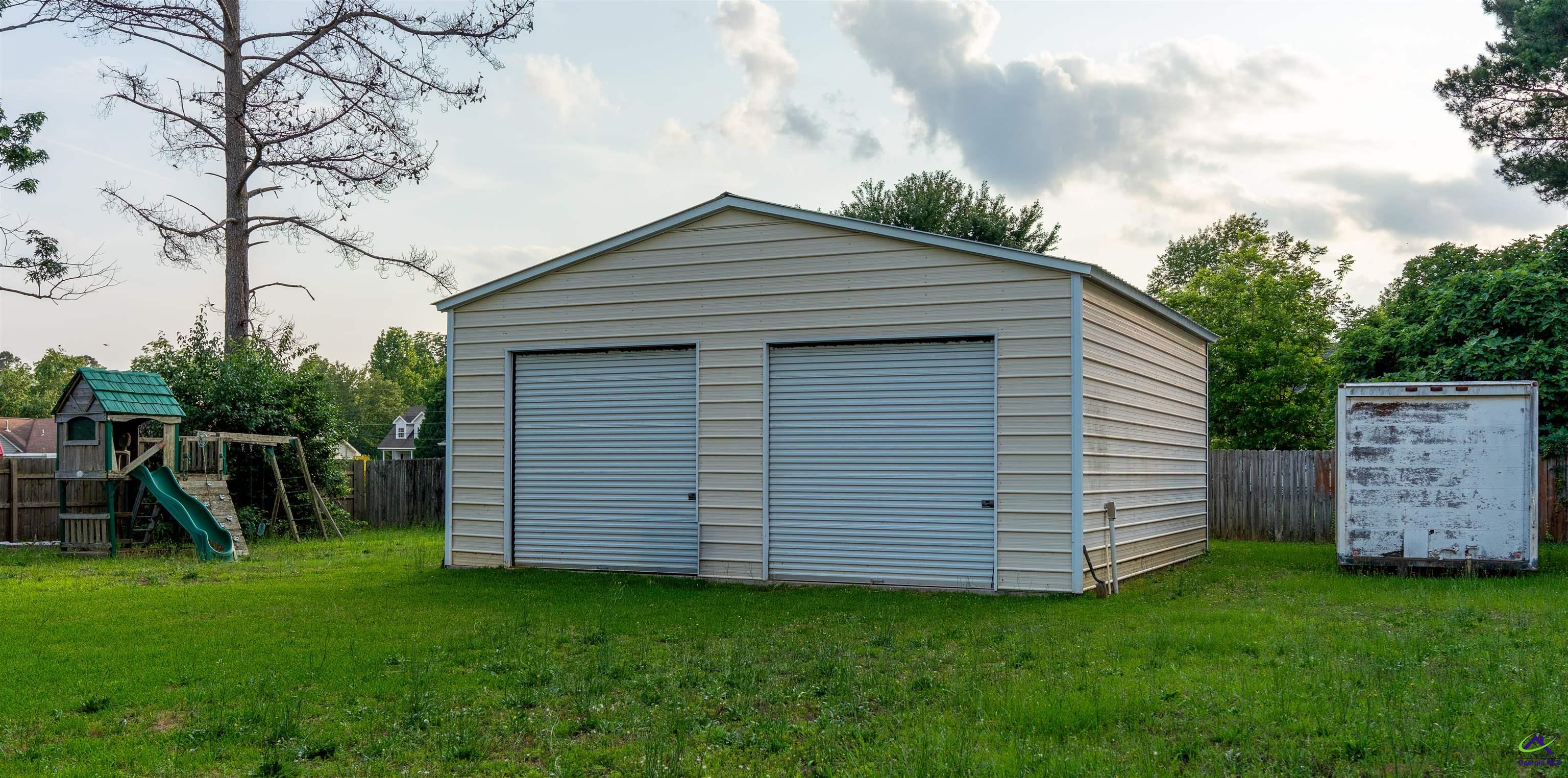 121 Ellis Way