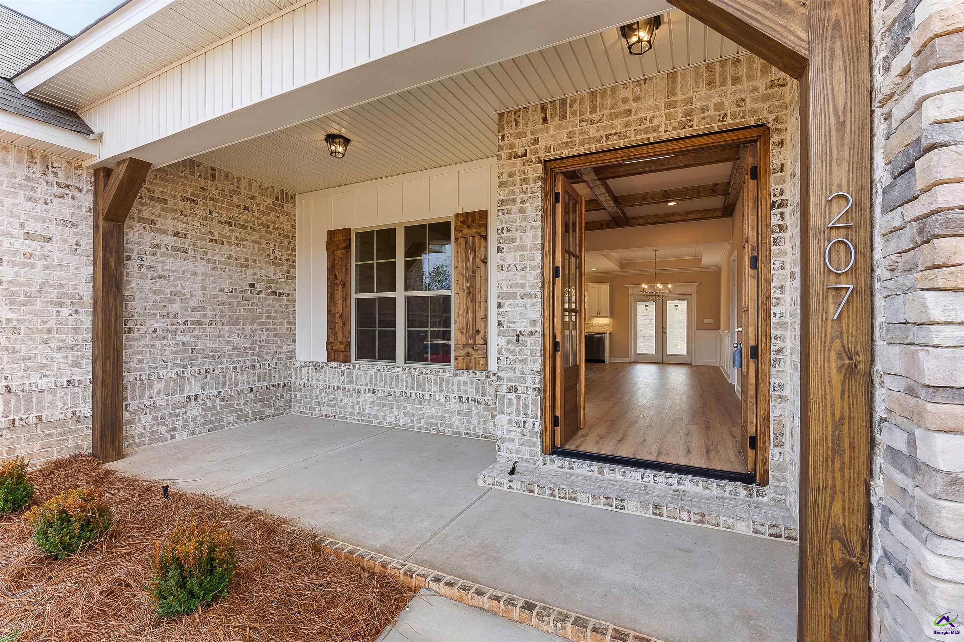 207 Golden Chestnut Bend