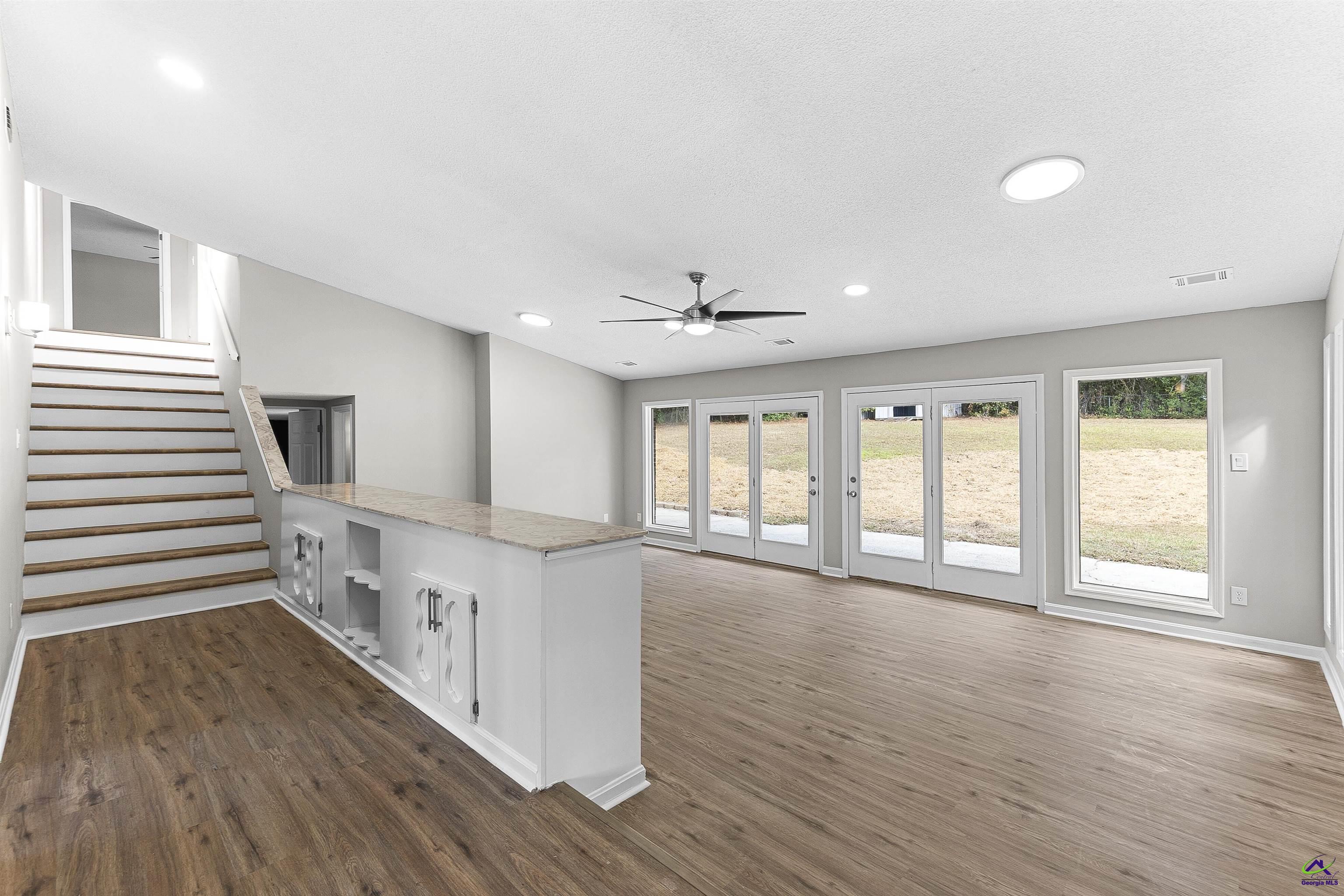 112 Willow Glen