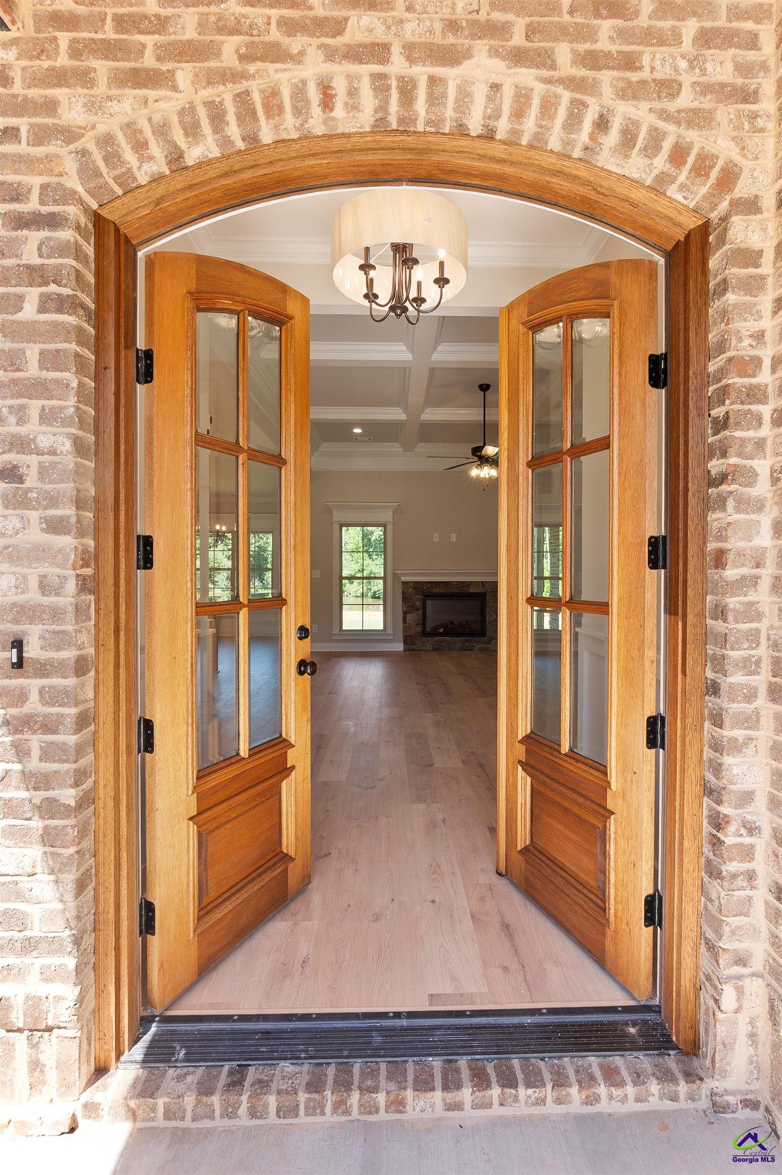 214 Golden Chestnut Bend