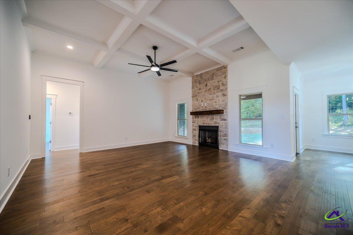 100 River Ridge