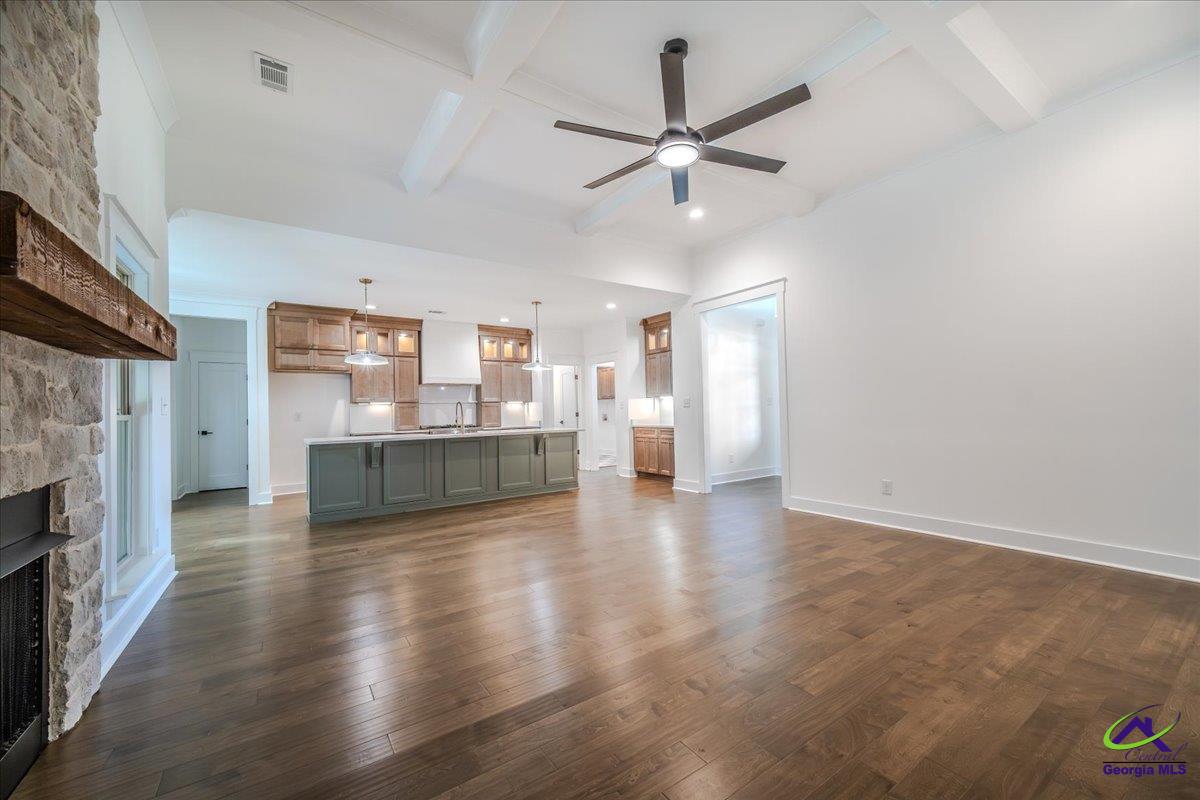 100 River Ridge