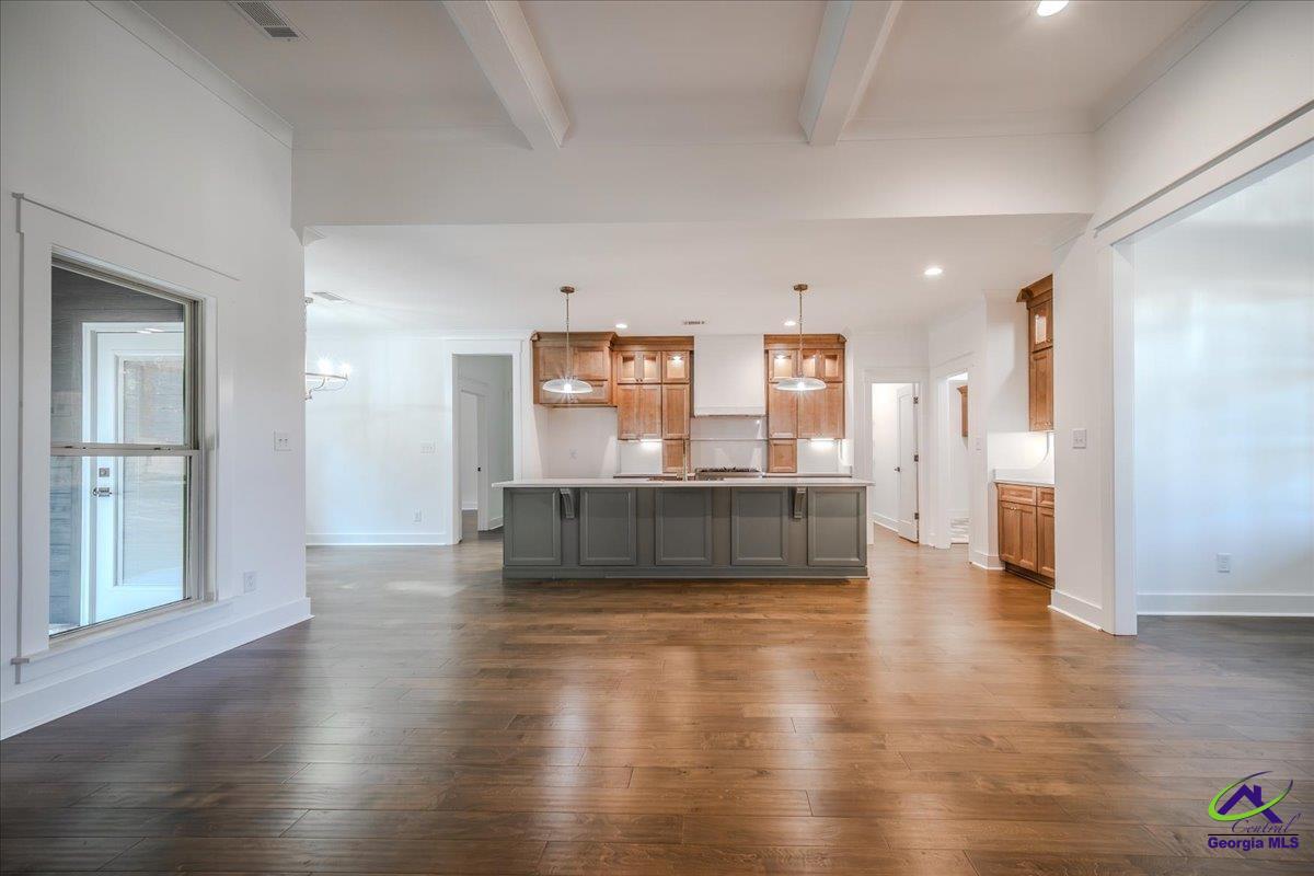 100 River Ridge