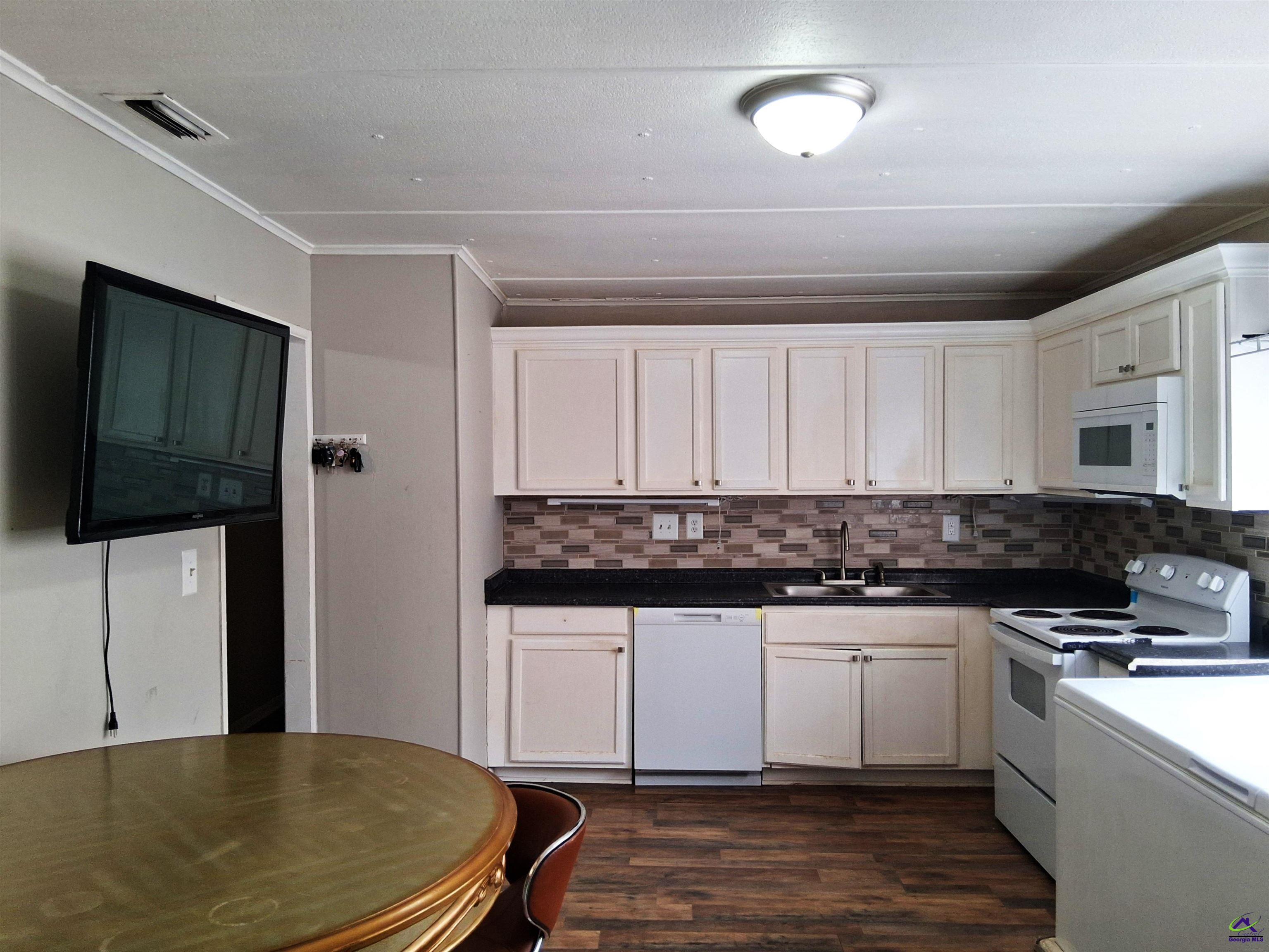 2732 Village Green Lane