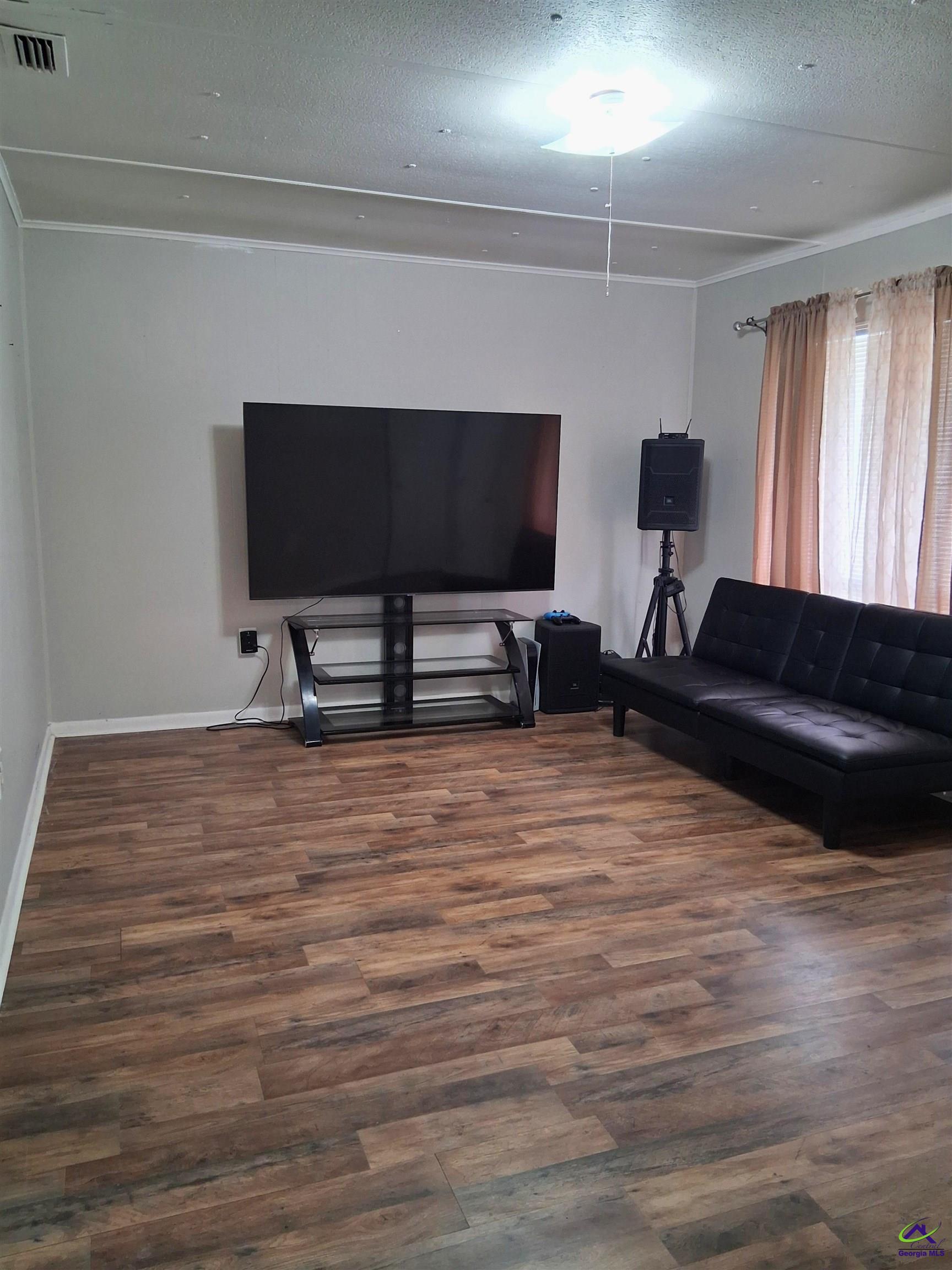 2732 Village Green Lane