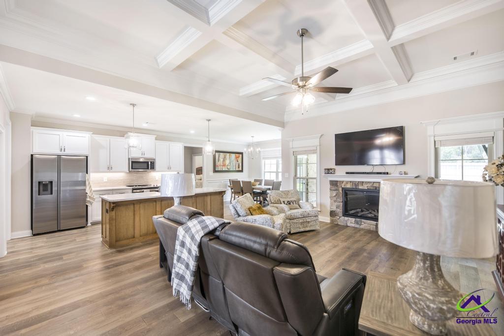414 Rustic Live Oak Tr