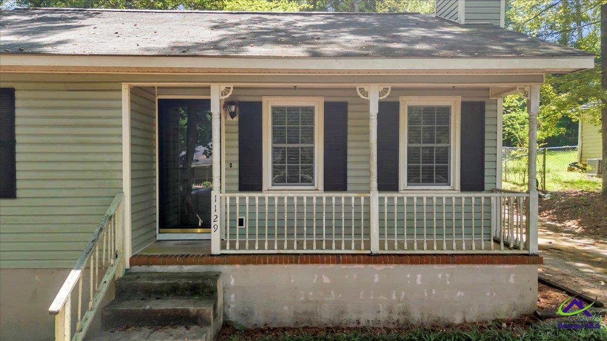 1129 Santa Fe Trail
