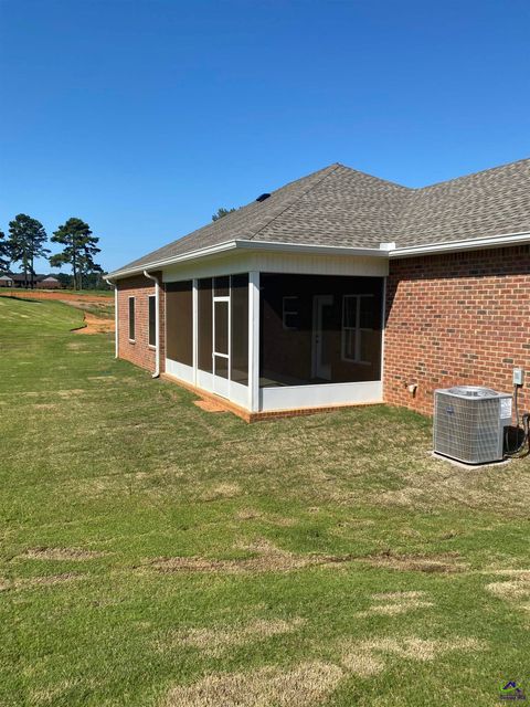 44 Palmer Circle Hawkinsville GA 31036