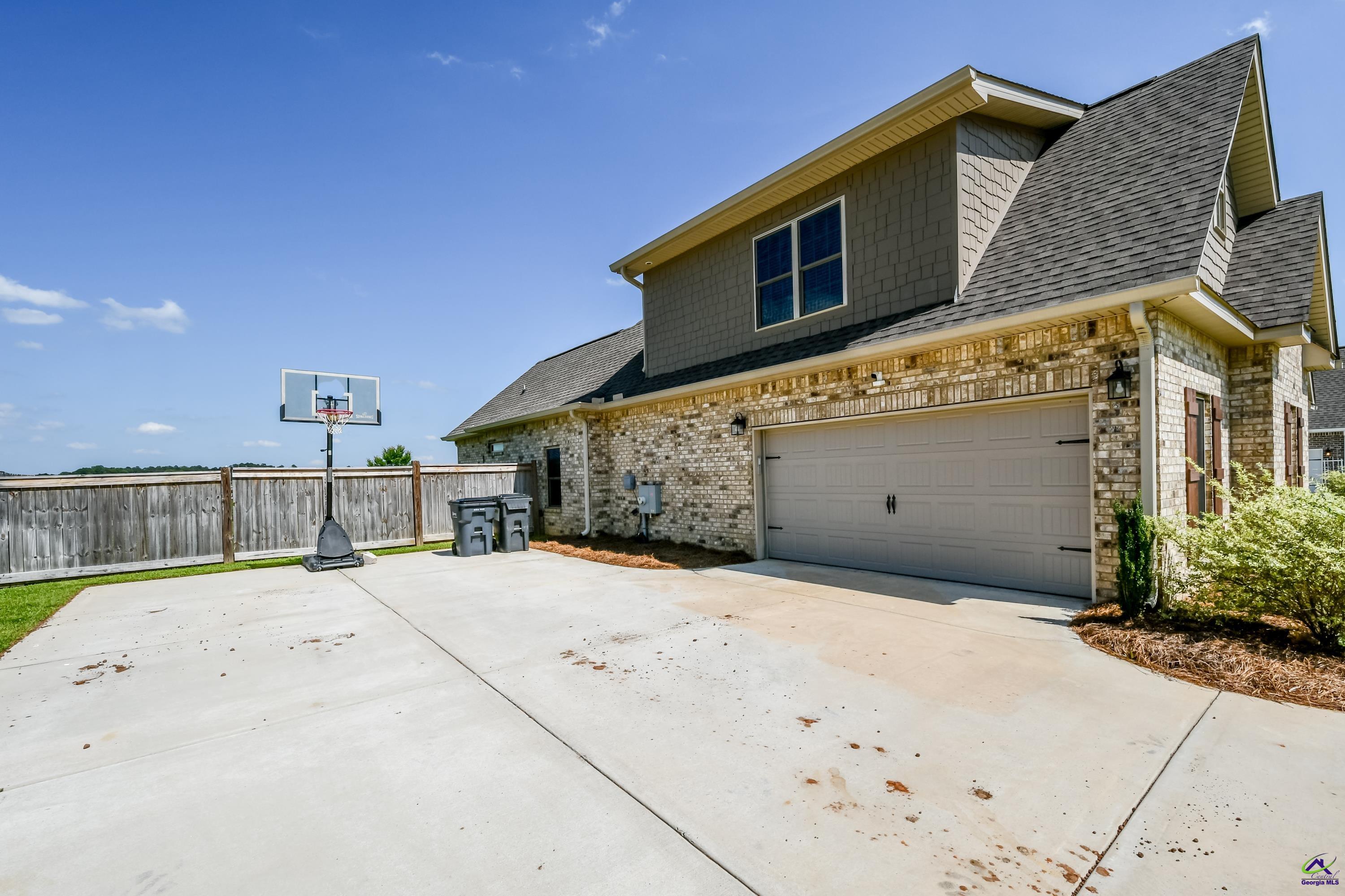 412 Stonegate Trail