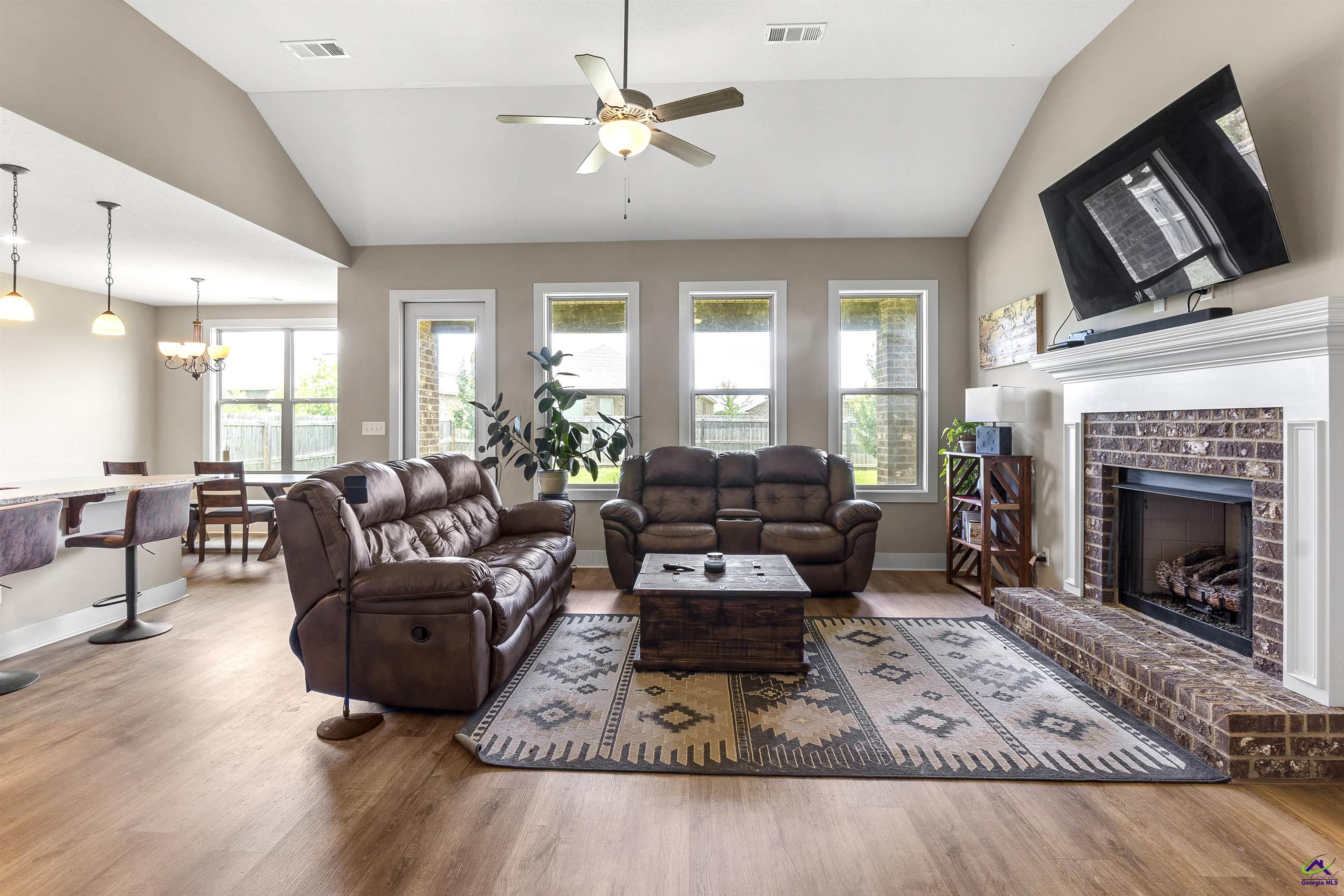 206 Barnyard Way