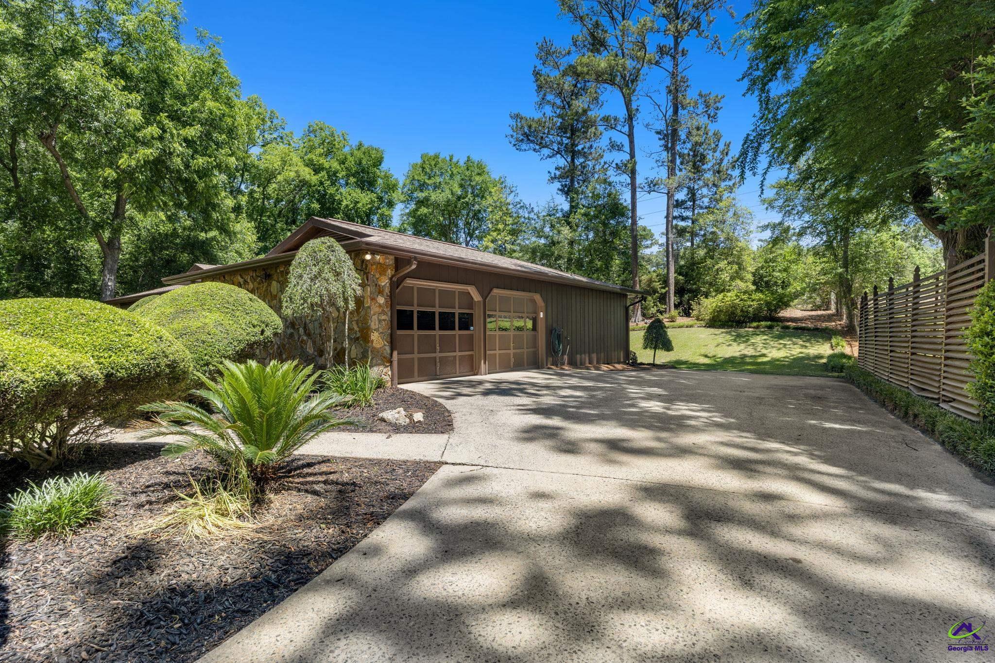 116 South Oaks Lane