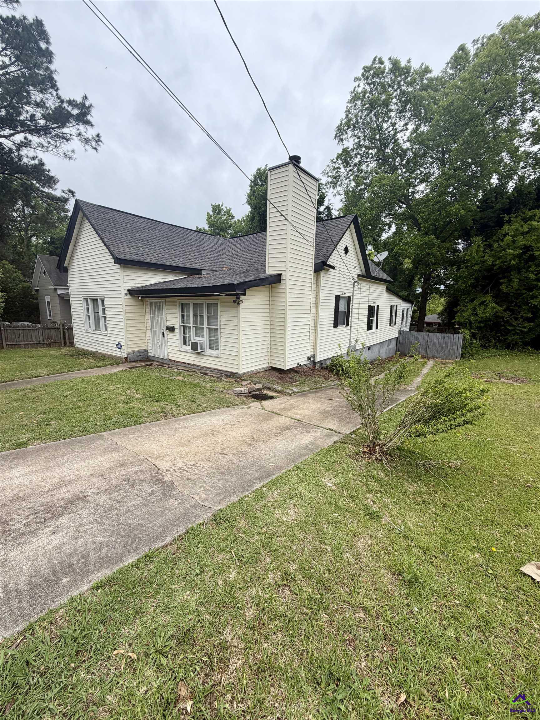 666 Woolfolk Street