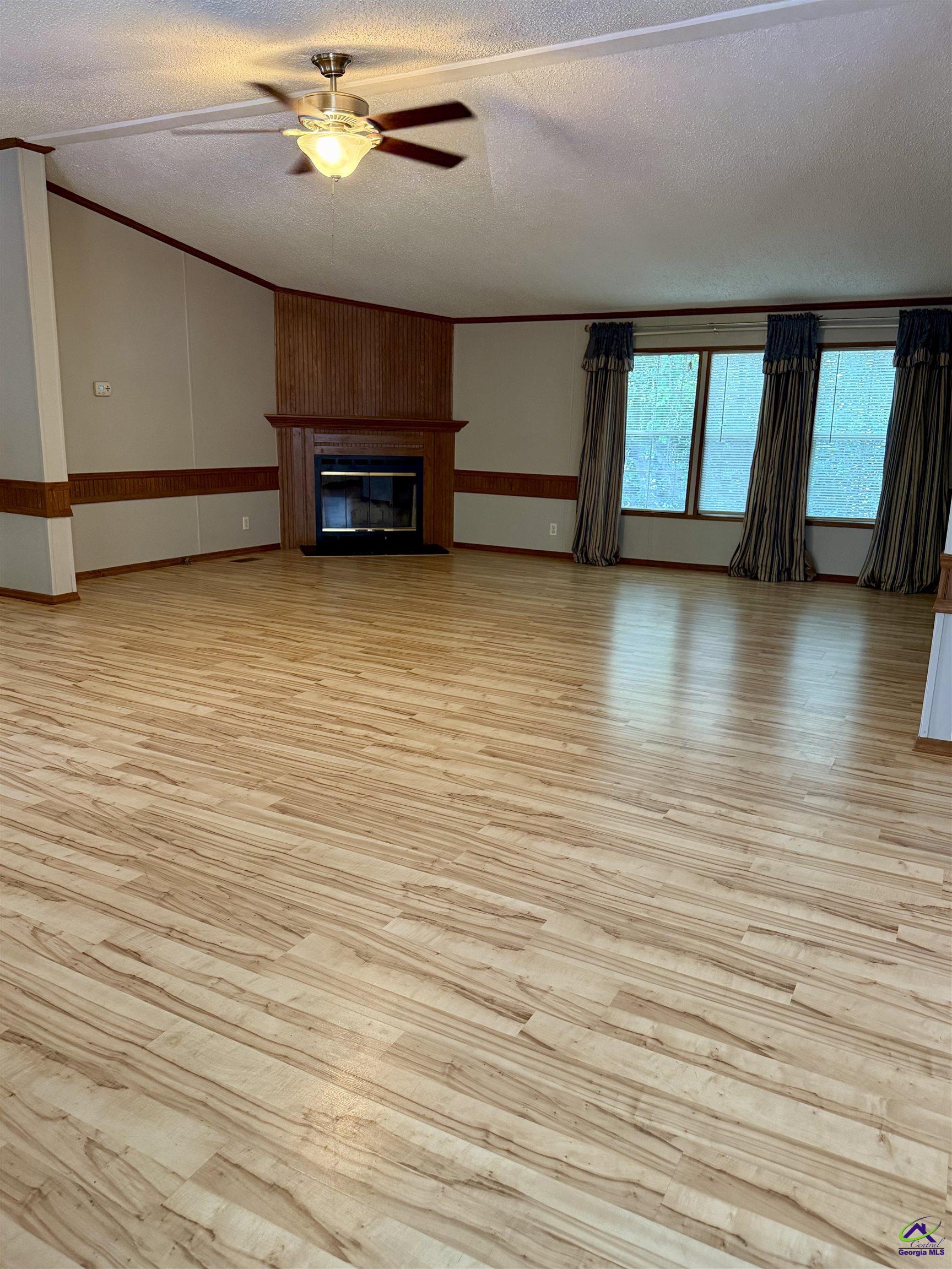 811 East Side Drive