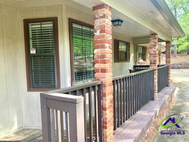 942 E Seminole Drive