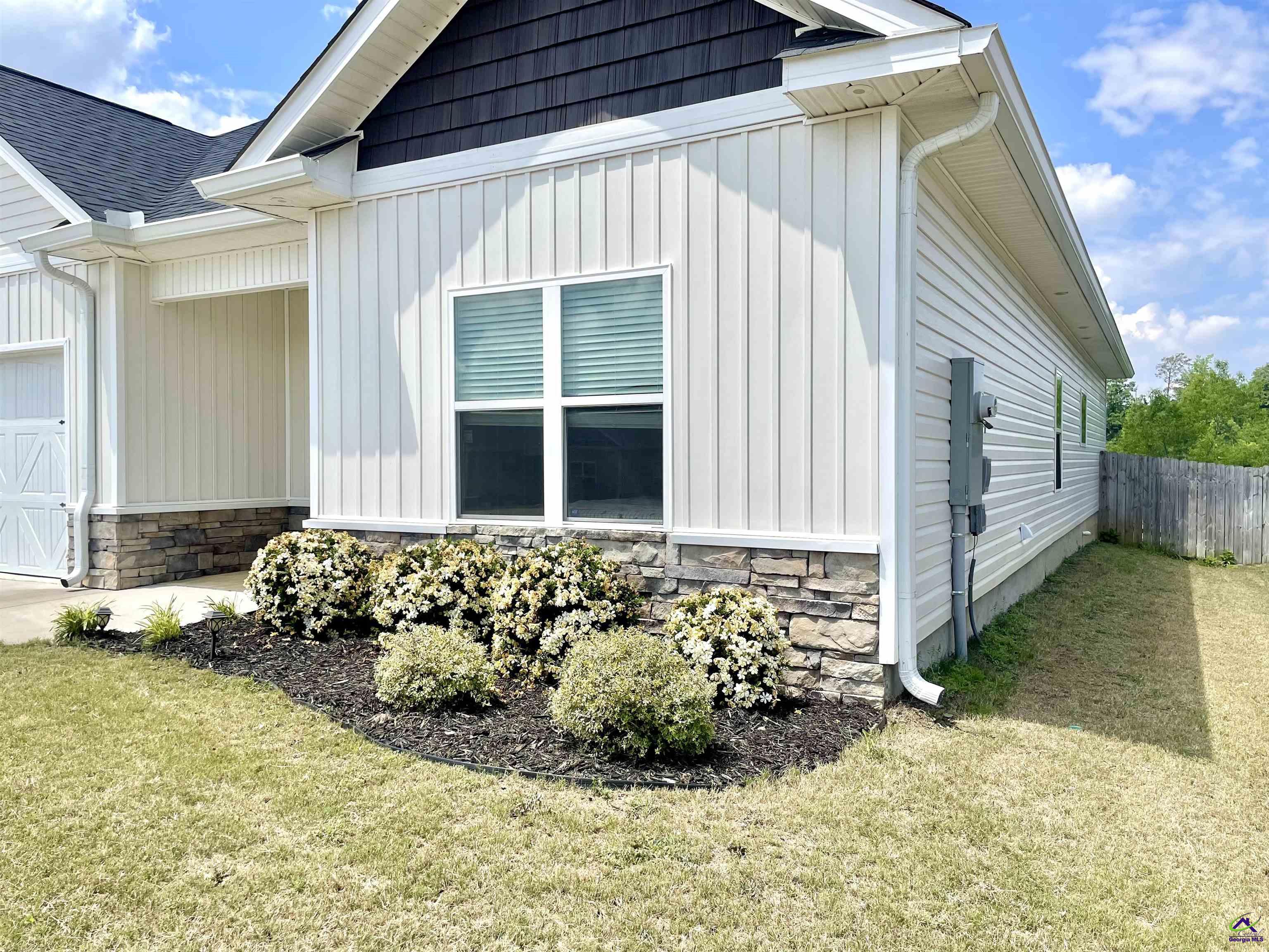 907 Adirondac Way